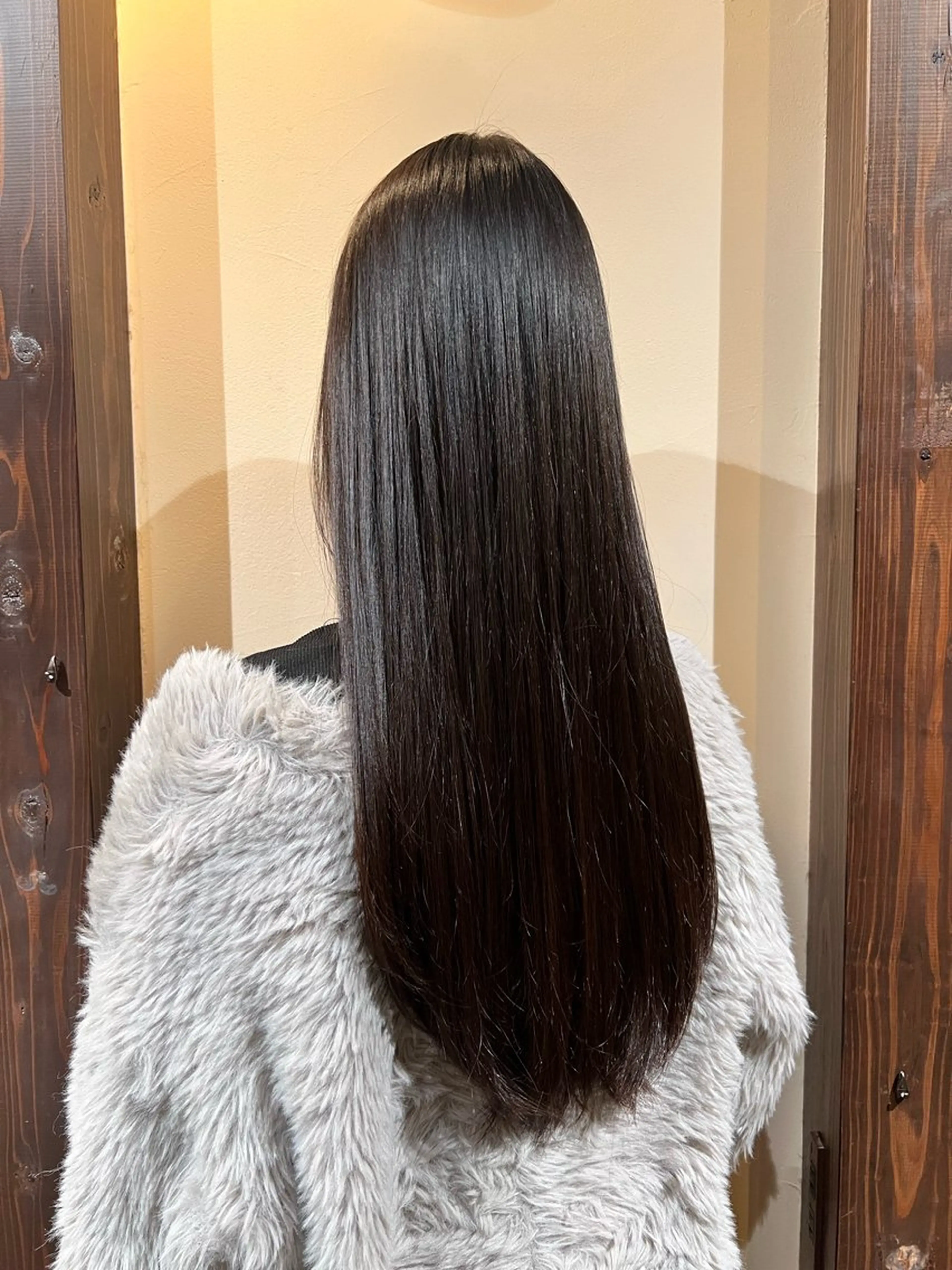 ロング 酸性ストレート 縮毛矯正 Luster Friends所属・まゆ | 艶カラー | ストレートのヘアスタイル