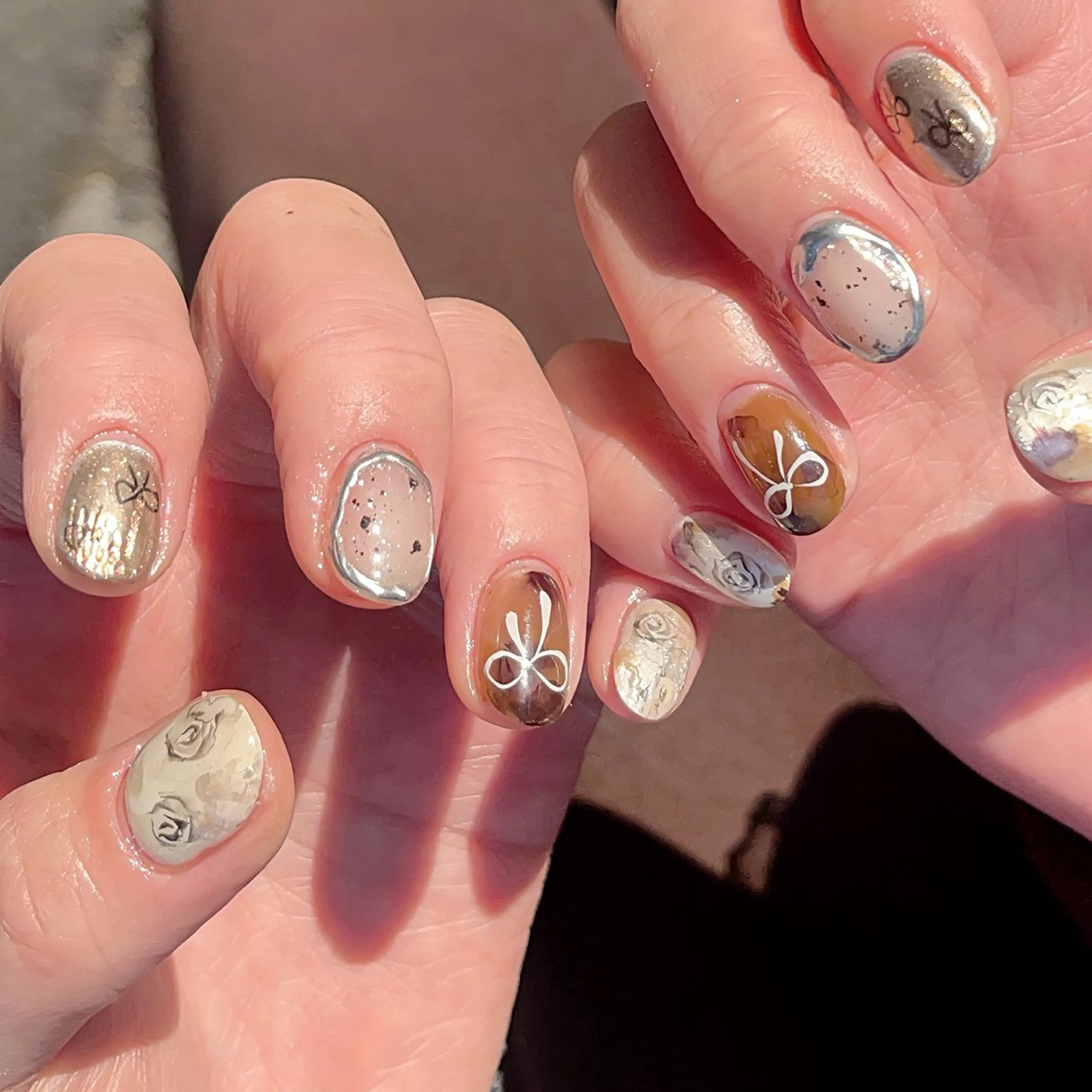 ネイル フラワーネイル ホログラムネイル ミラーネイル ニュアンスネイル リボン ハンドネイル 🫧OPELIA NAIL渋谷🫧のネイルデザイン