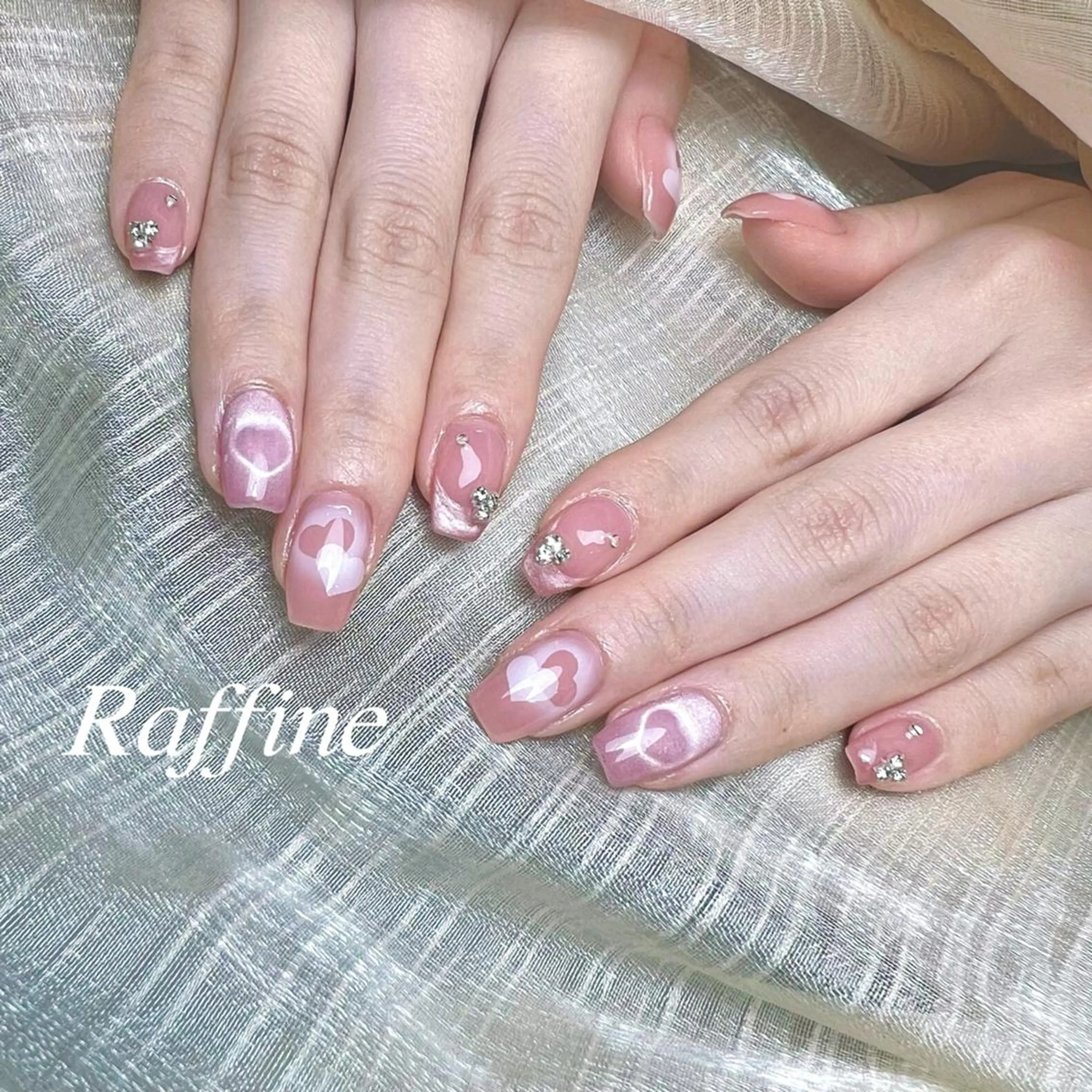 ネイル ハンドネイル RAFFINE 月🦋🩵のネイルデザイン