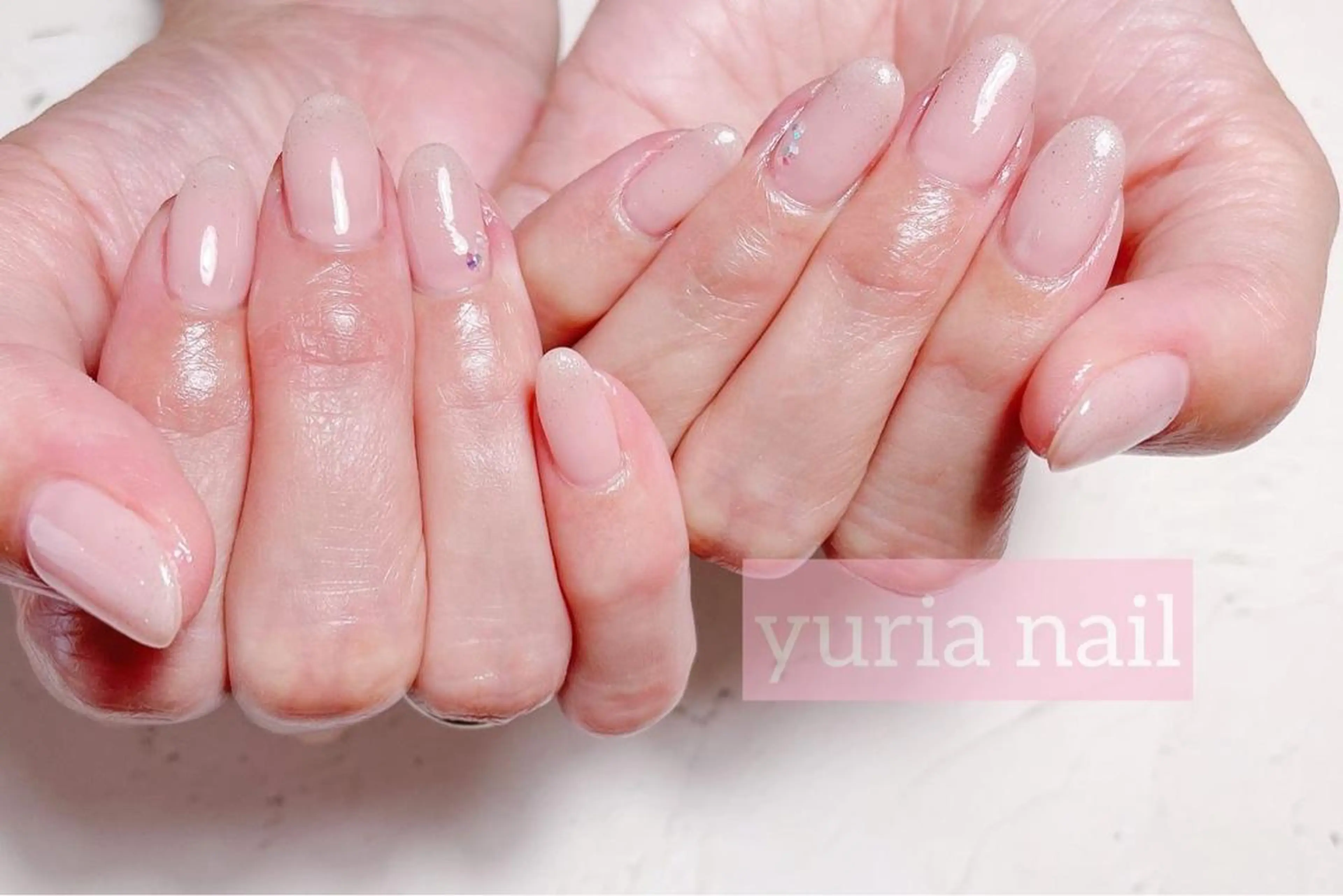 ネイル ジェルネイル グラデーション ラメ(グリッター) ラメグラデーション オフィスネイル ハンドネイル 小林 ゆりあのネイルデザイン