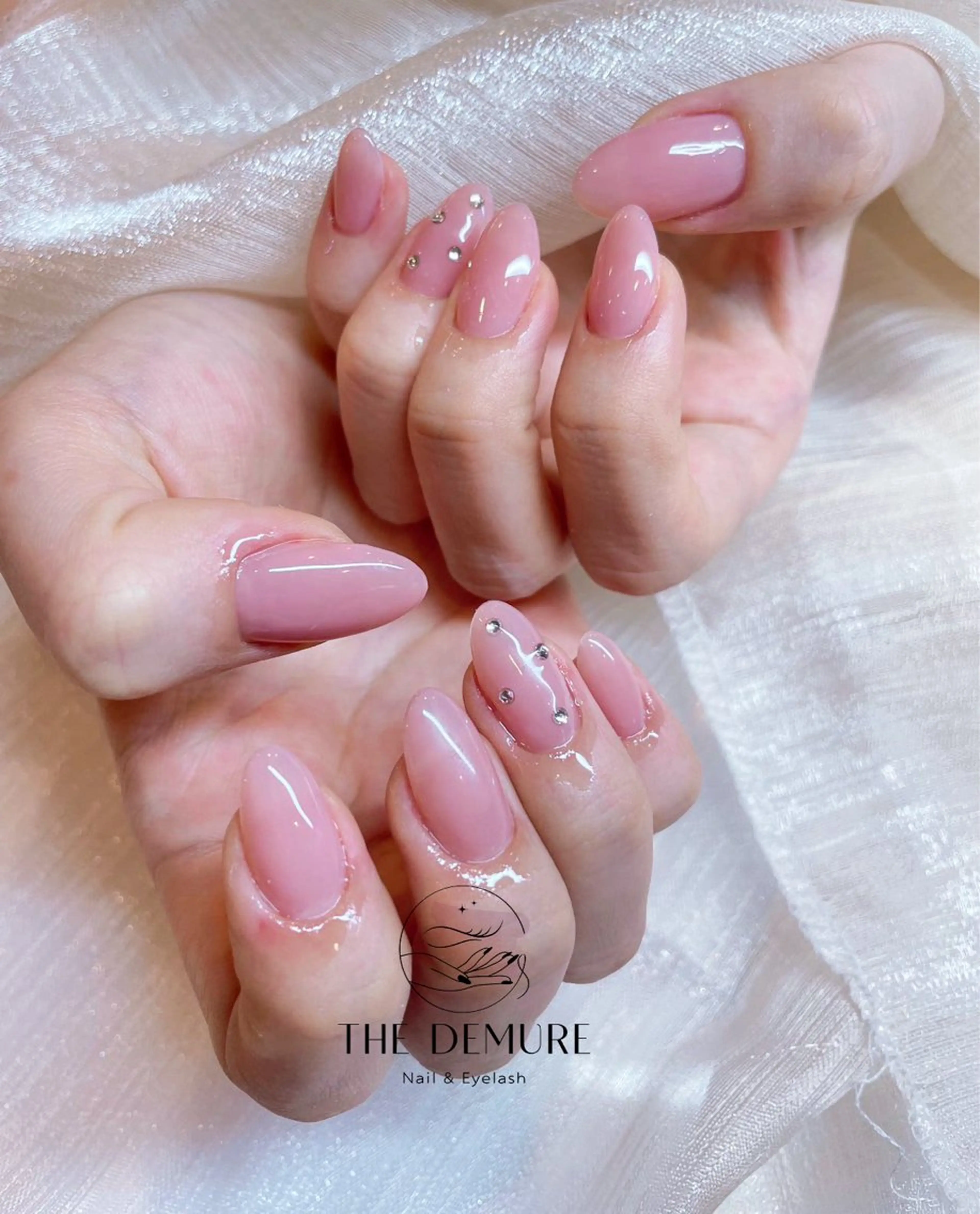 ネイル アートネイル キラキラネイル 韓国ネイル 水色 ロングネイル ハンドネイル ハンドケア NailDemure 【銀座店】のネイルデザイン