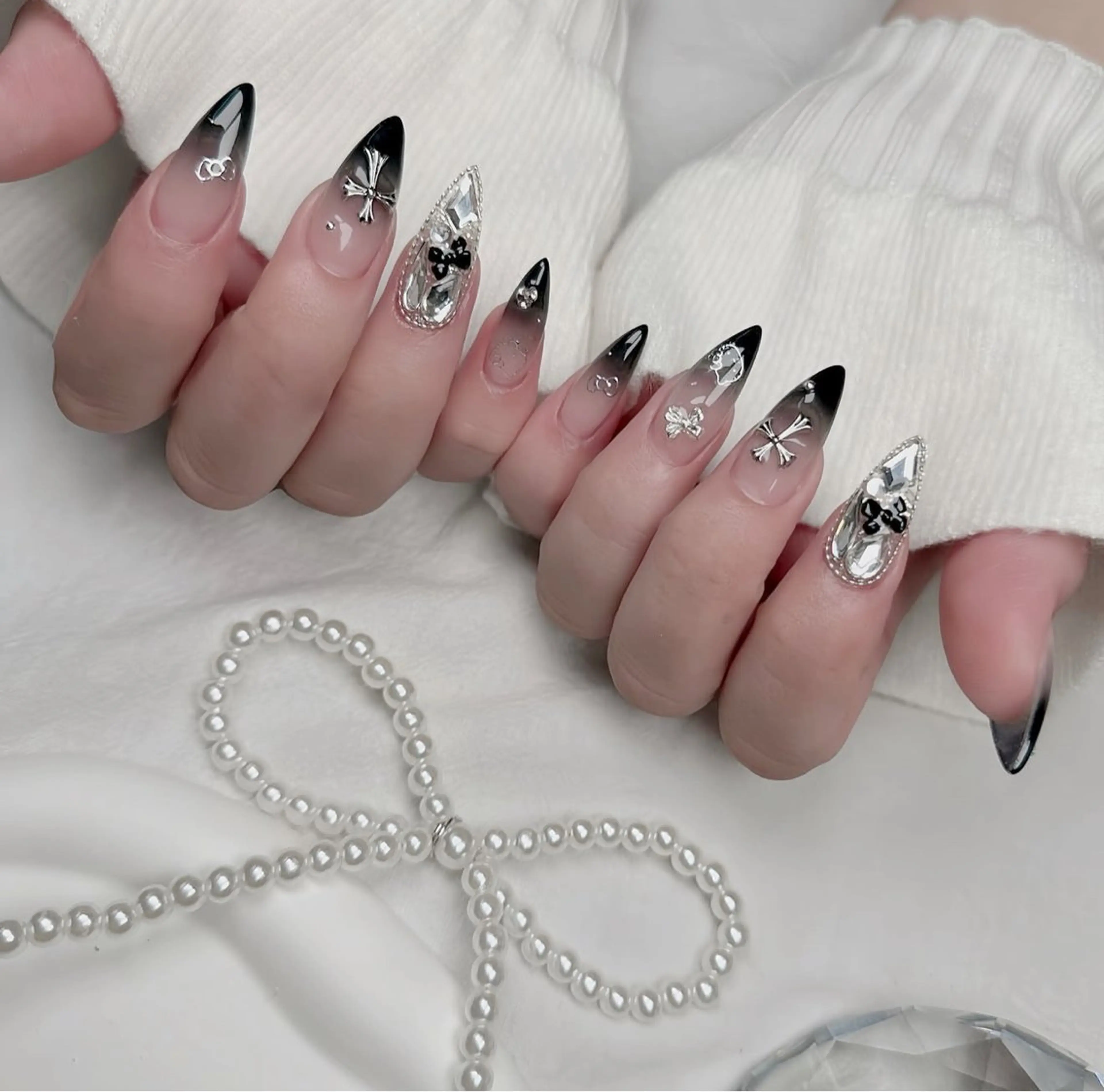 ネイル ボルドー チークネイル 成人式 フレンチネイル グラデーション ハンドネイル Lina nail所属・Luna 池袋のネイルデザイン