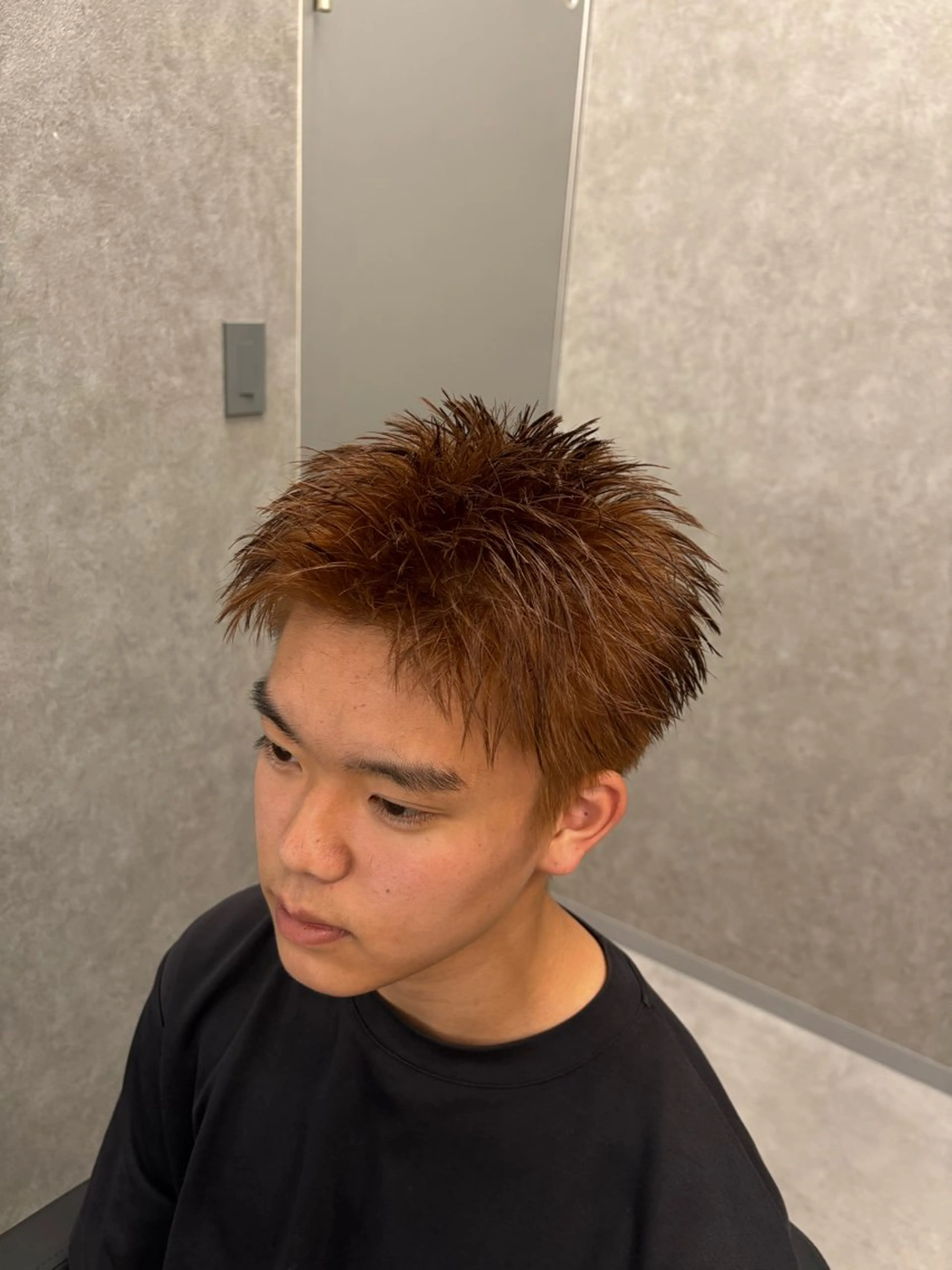 カラー メンズ メンズブリーチ ベージュカラー ブリーチ ダブルカラー ミルクティーベージュ 西川 優太のヘアスタイル