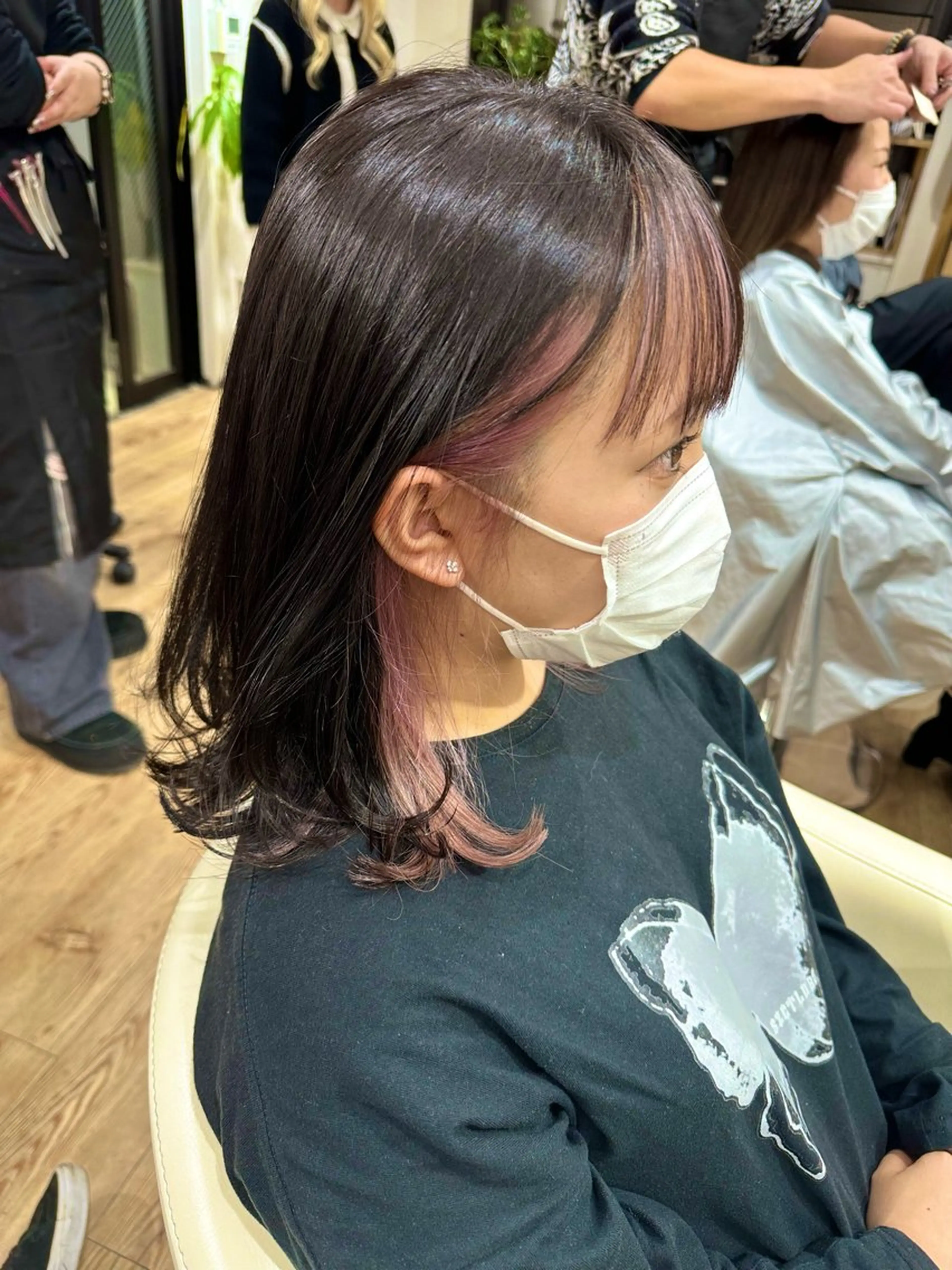 ミディアム カラー ヘアアレンジ ベージュカラー ピンクカラー ピンクベージュ SALOWIN京都河原町Suite店所属・外国人風レイヤー/ ハイトーンSHUのヘアスタイル