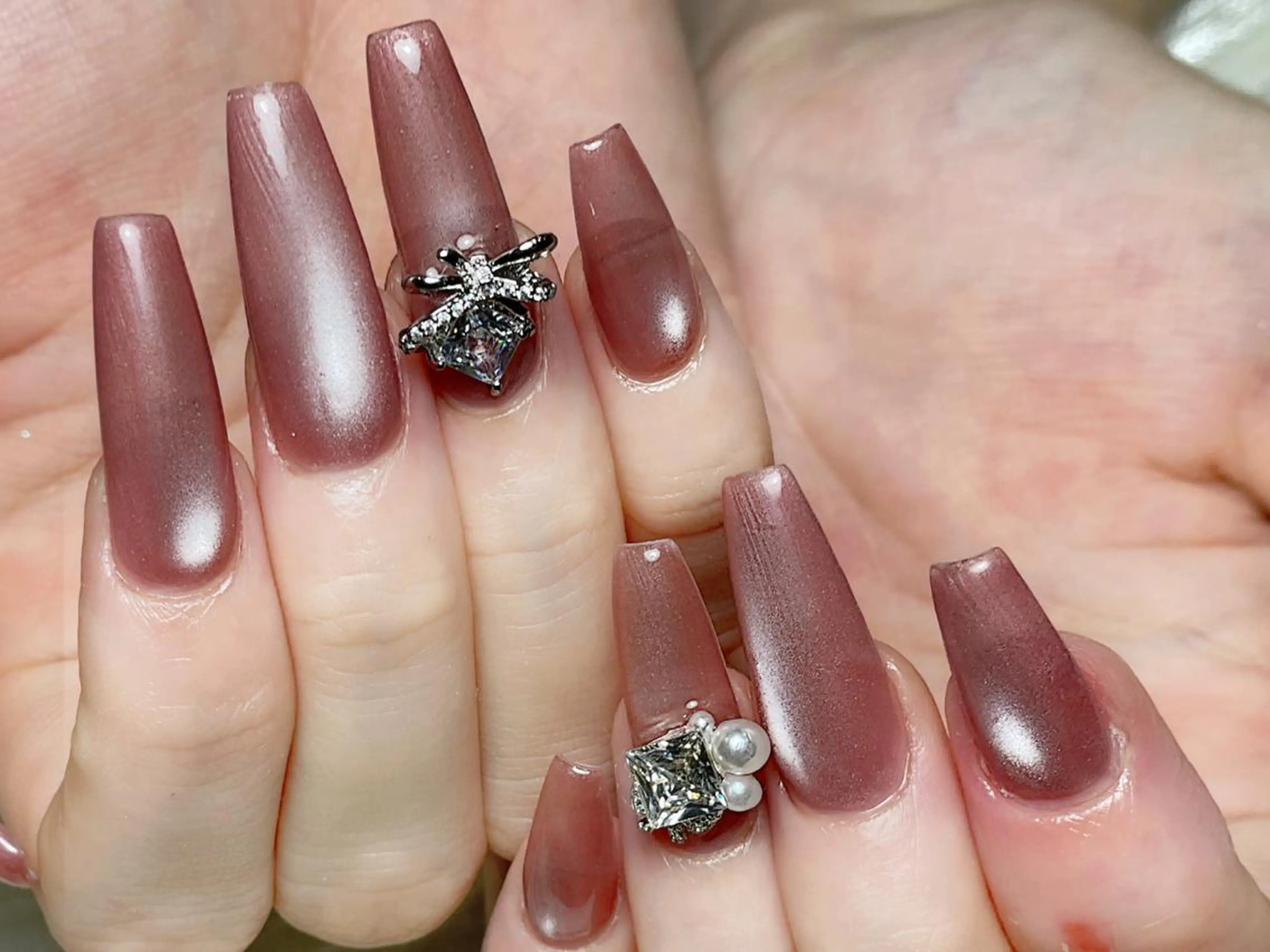 ネイル ハンドネイル ハンドケア モナ& ナナのネイルデザイン