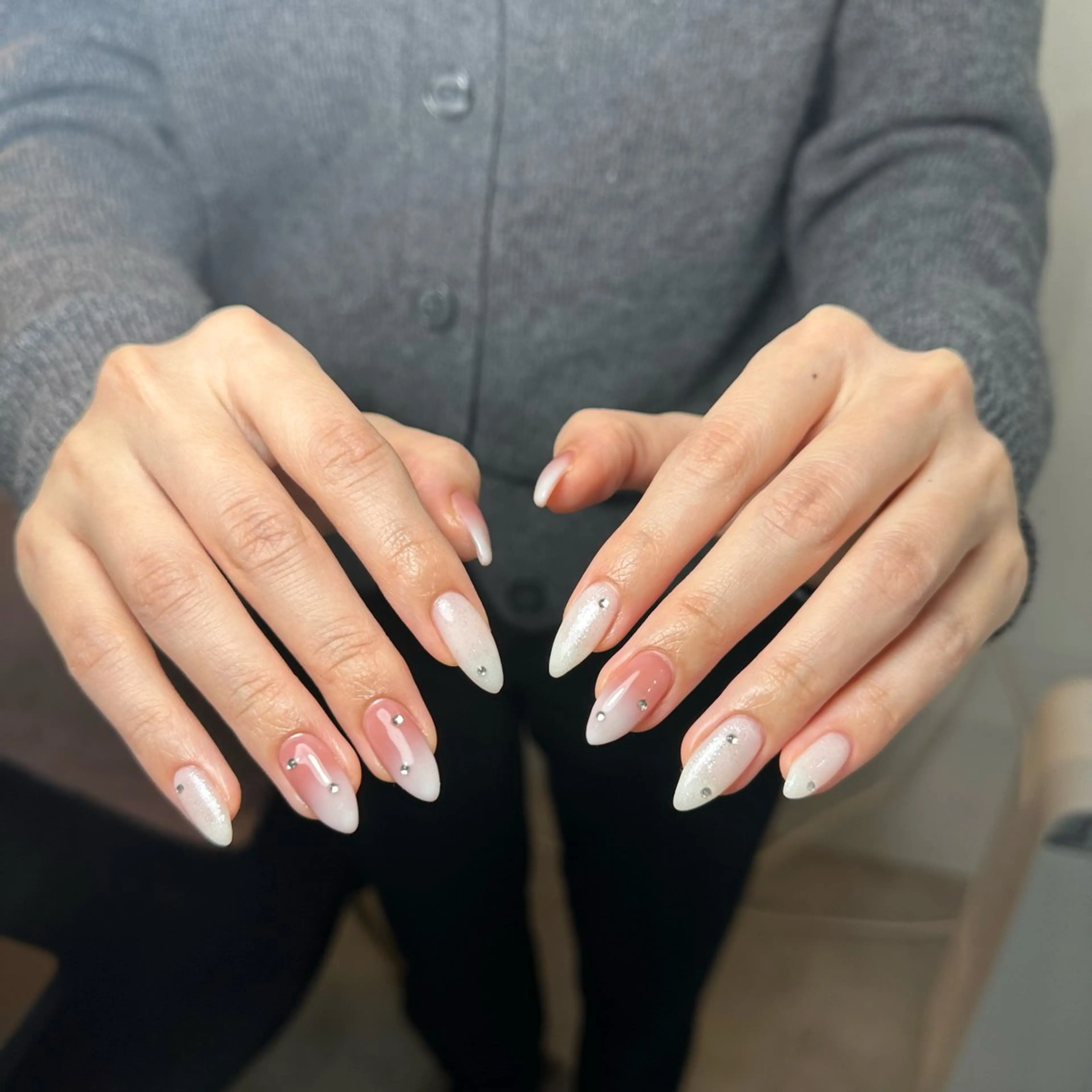 ネイル ATELIERHARLOW所属・nailist MOEのネイルデザイン