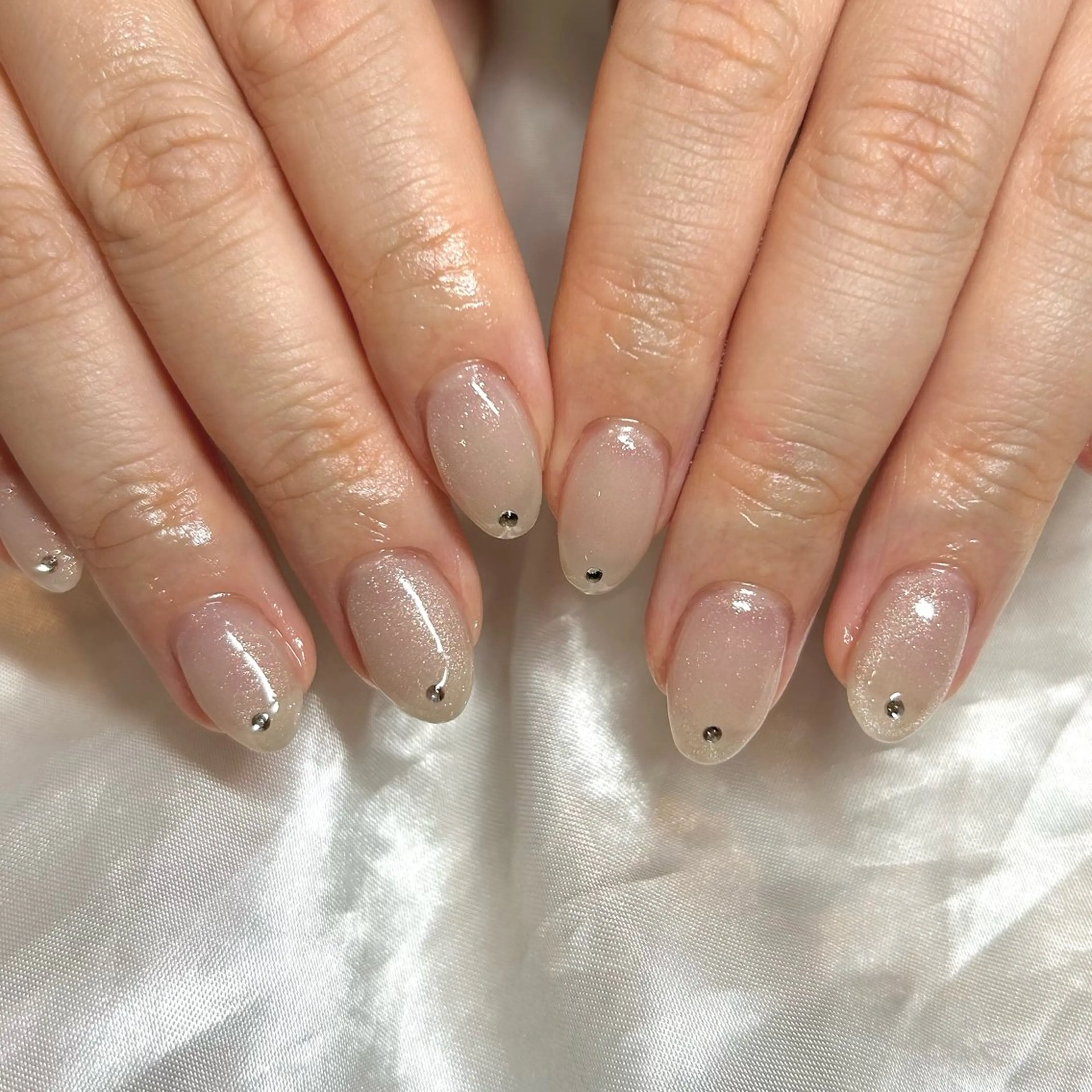 【美爪】オフィスネイルが好きな方♪シンプルデザイン《うる艶ワンカラー+プチデザイン》【フィルイン】の写真