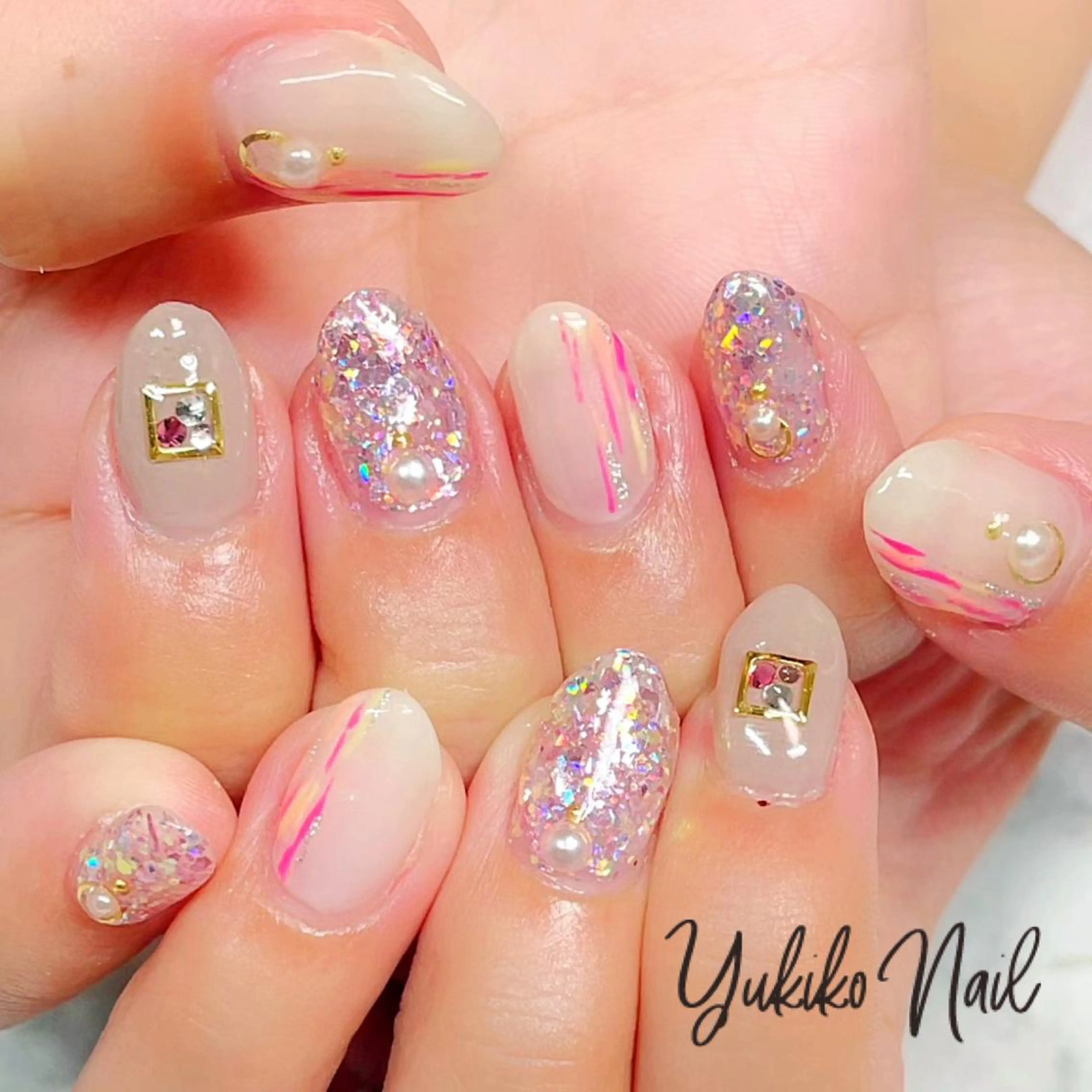 ネイル キラキラネイル ニュアンスネイル ピンク 夏ネイル ハンドネイル ユキコ ネイルのネイルデザイン