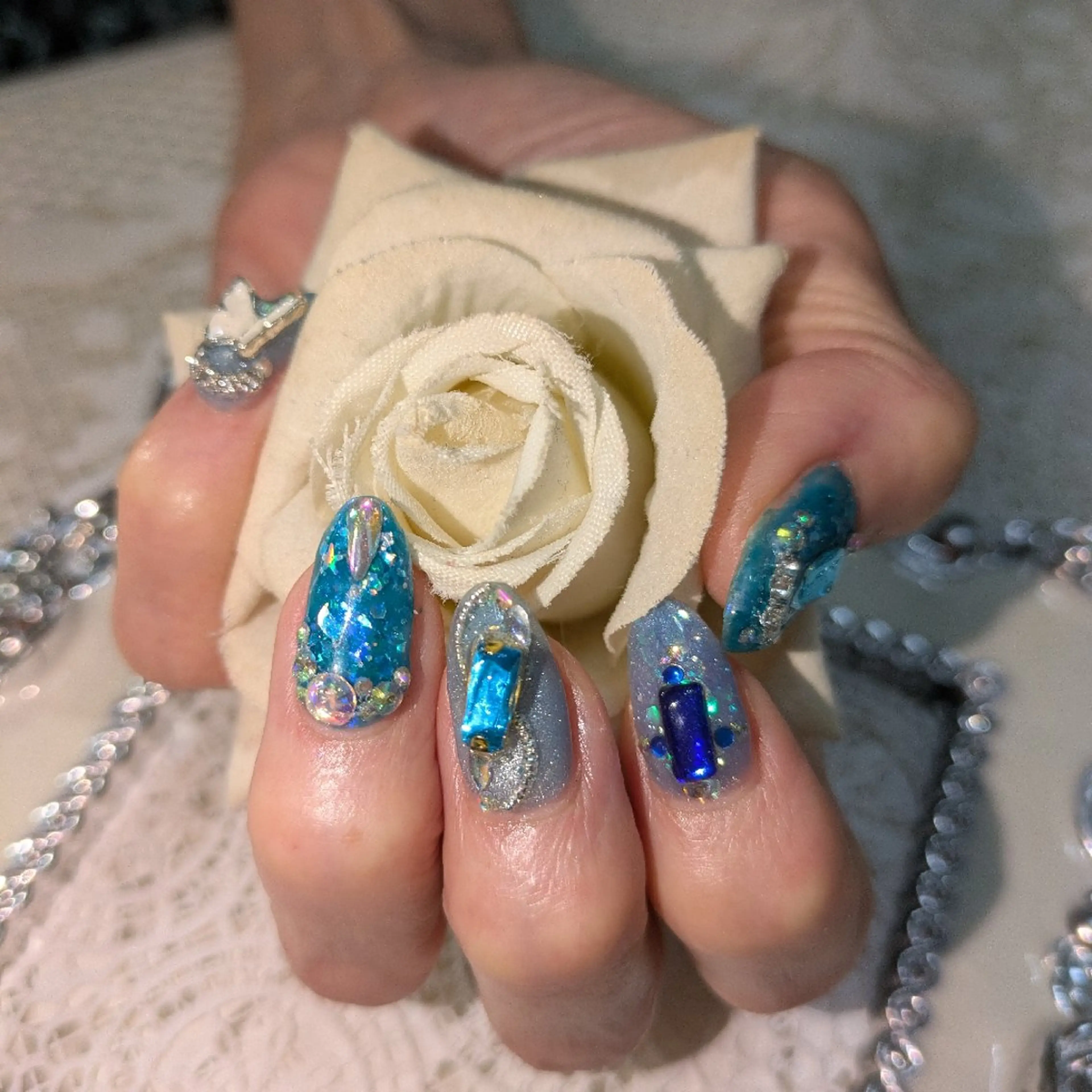 ネイル エステとネイル ローズコンフォートのネイルデザイン