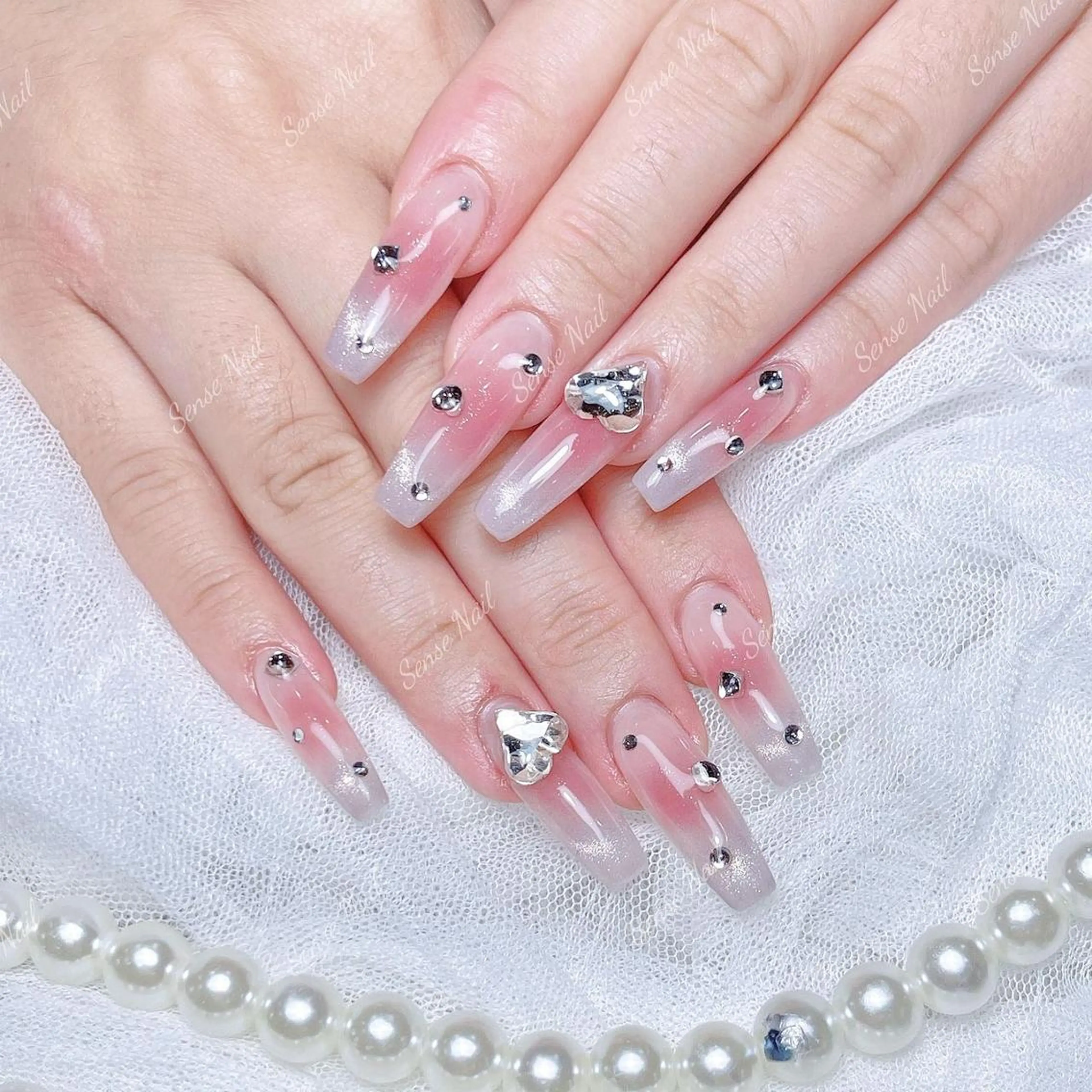 ネイル Queening 🦋のネイルデザイン