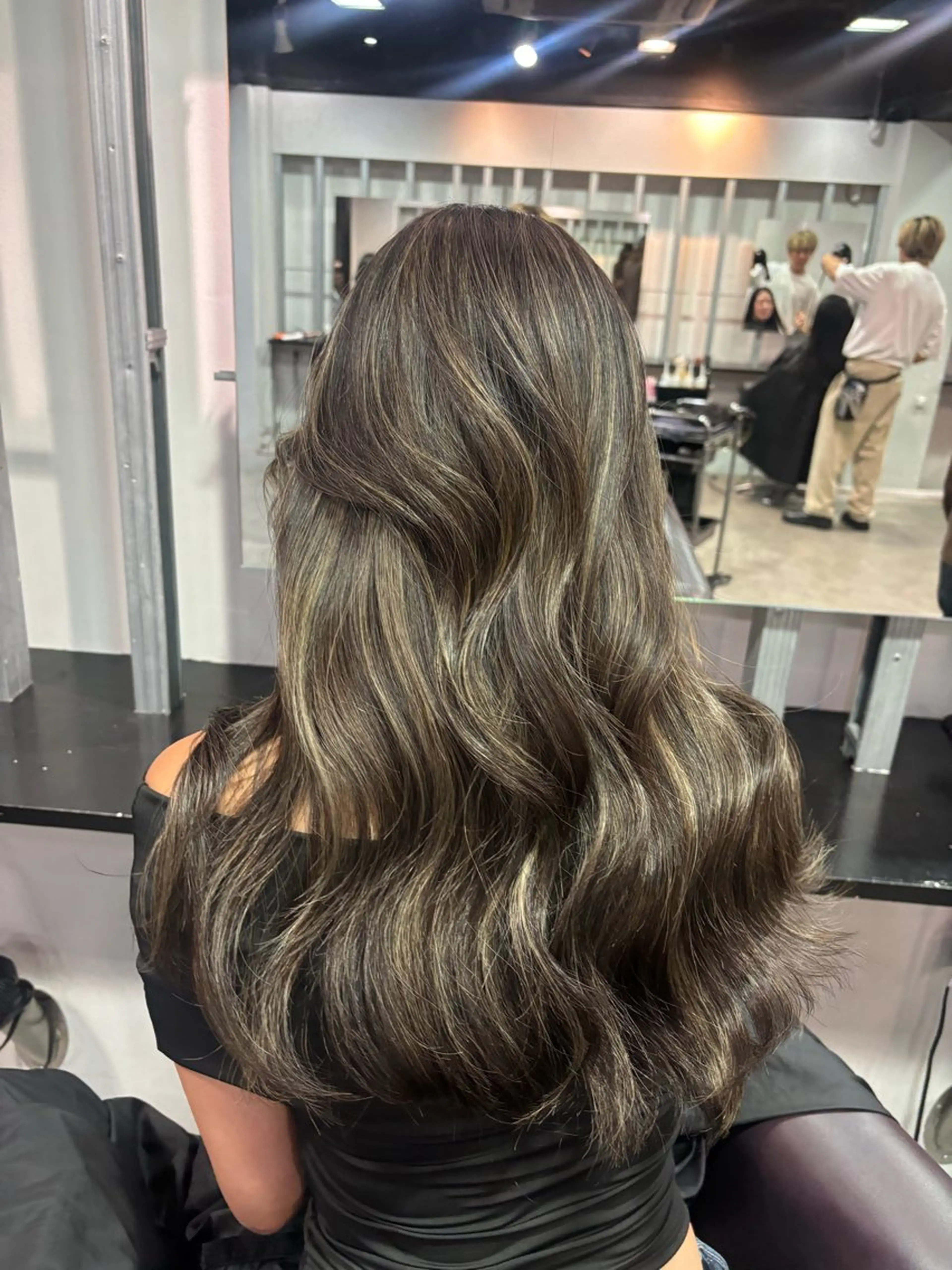 ロング カラー ヘアカラー トリートメント オリーブベージュ 🫒🩶Rianaのヘアスタイル