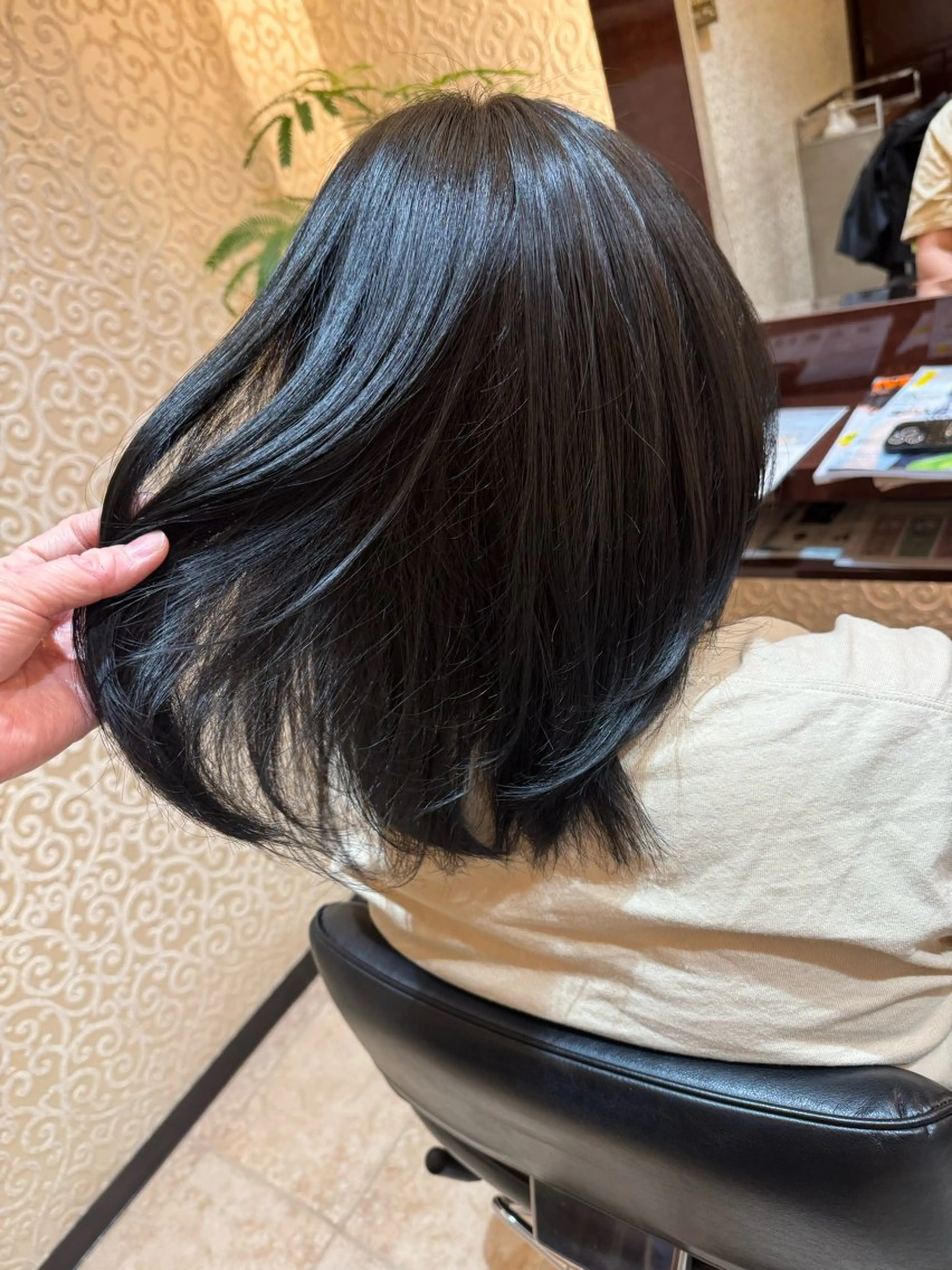 カラー 郷右近 すずのヘアスタイル