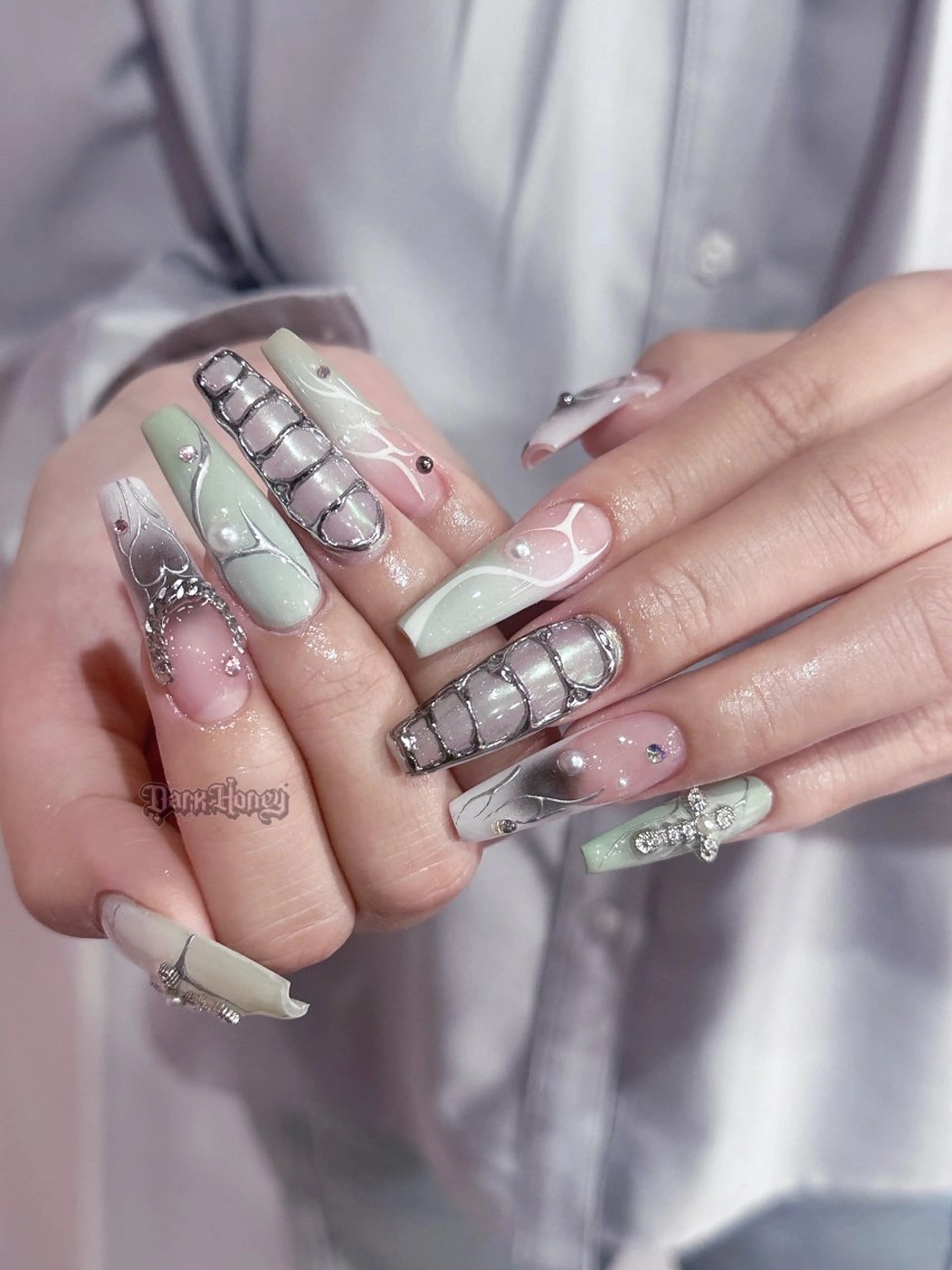 ネイル ハンドネイル Dark honey スカルプ専門原宿店のネイルデザイン