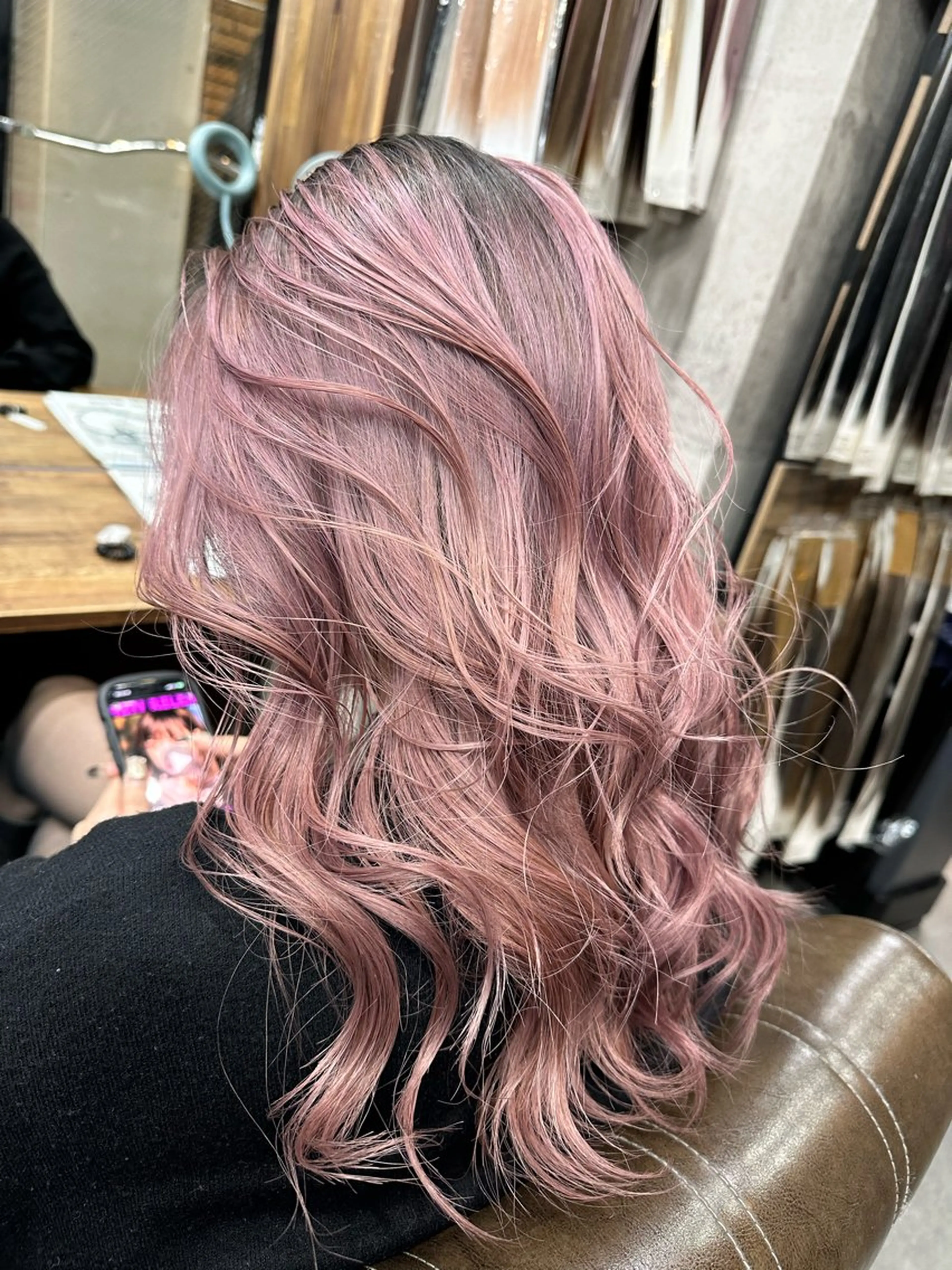 セミロング カラー ブリーチ レイヤーカット カット ヘアカラー トリートメント ヘアセット 難波ブリーチカラー 伊藤洋輝のヘアスタイル