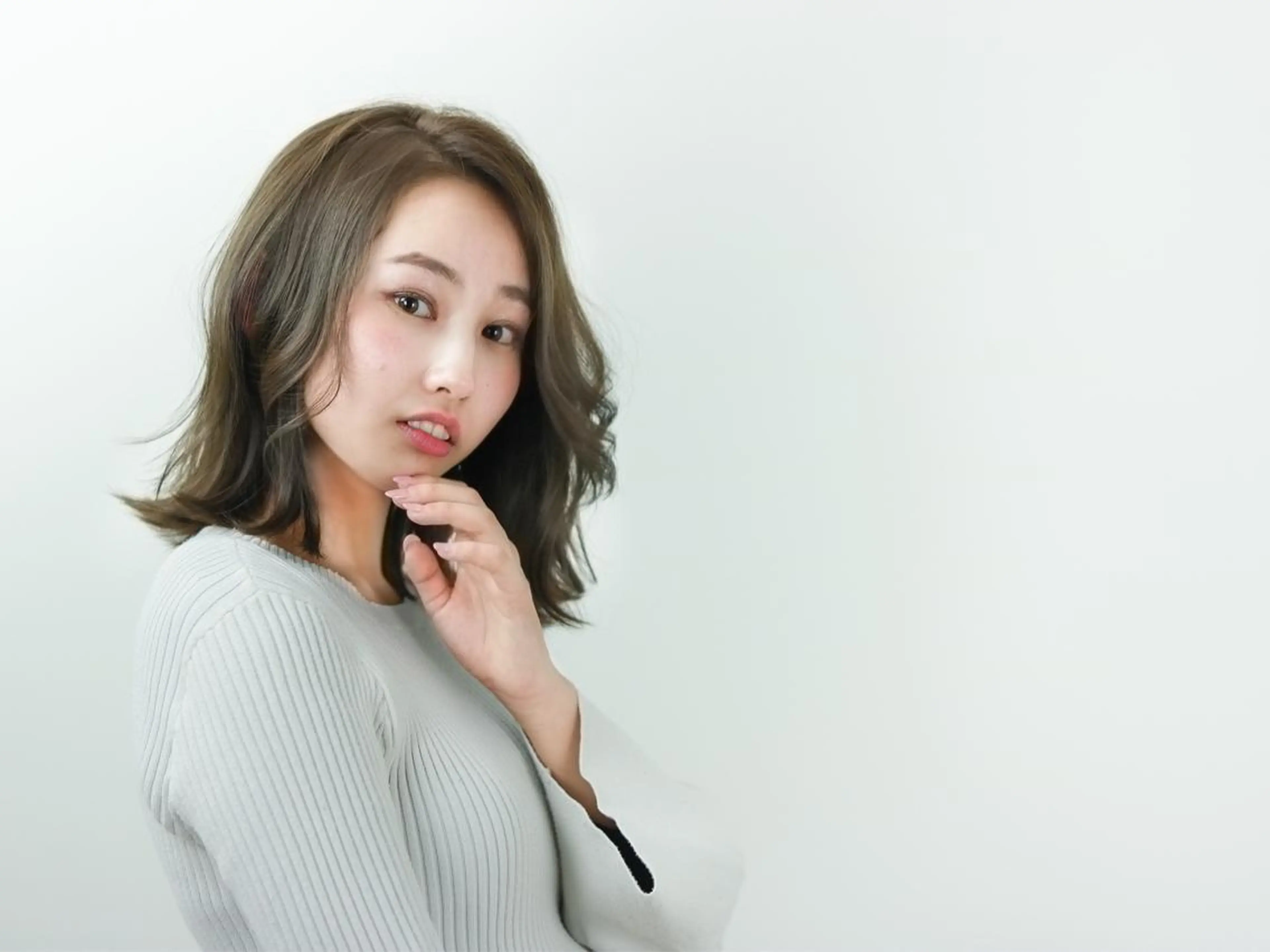 ミディアム 森 海のヘアスタイル