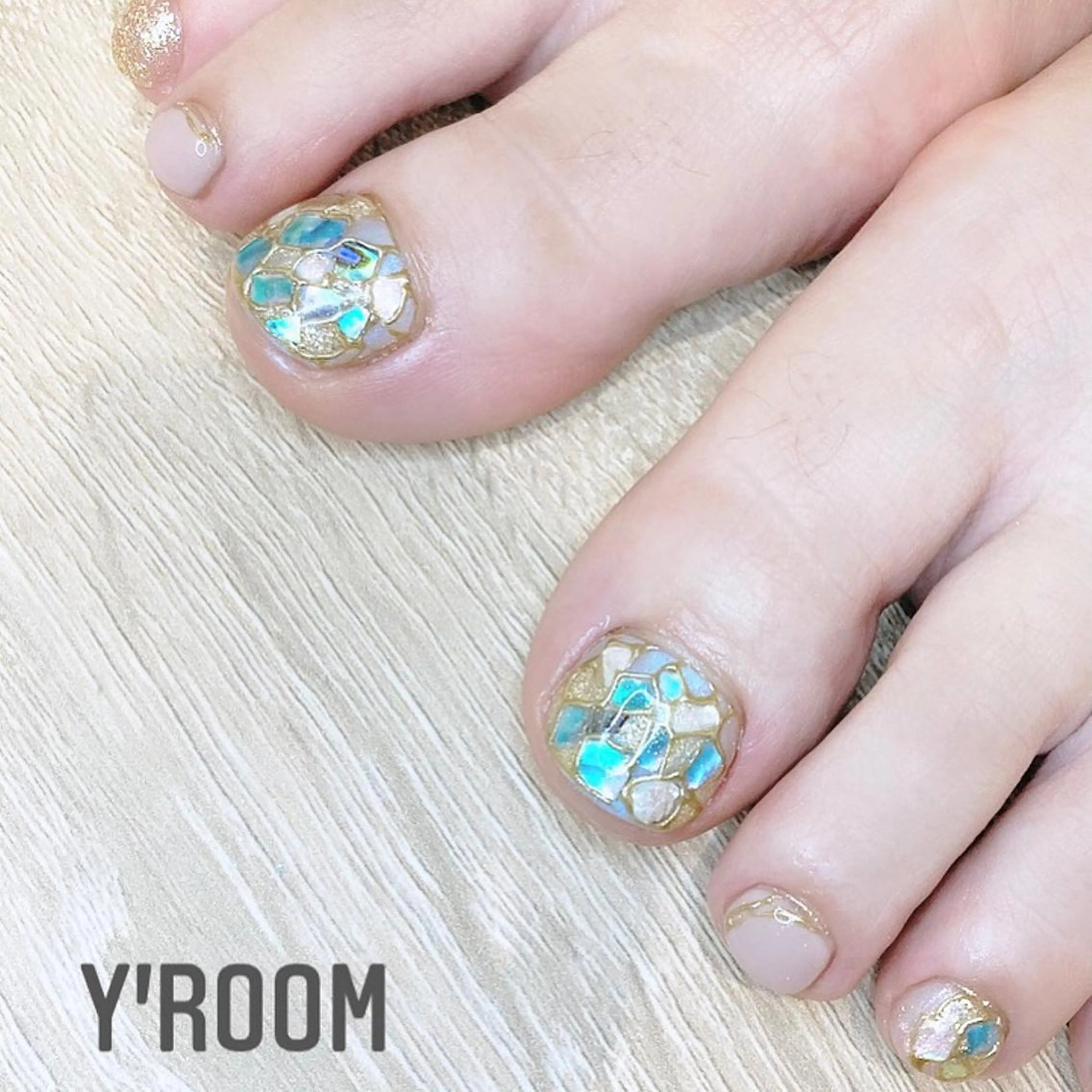 ネイル オーロラネイル フラッシュネイル フットネイル ジェルネイル 氷ネイル・うるうるネイル YUKA （ネイリスト）のネイルデザイン