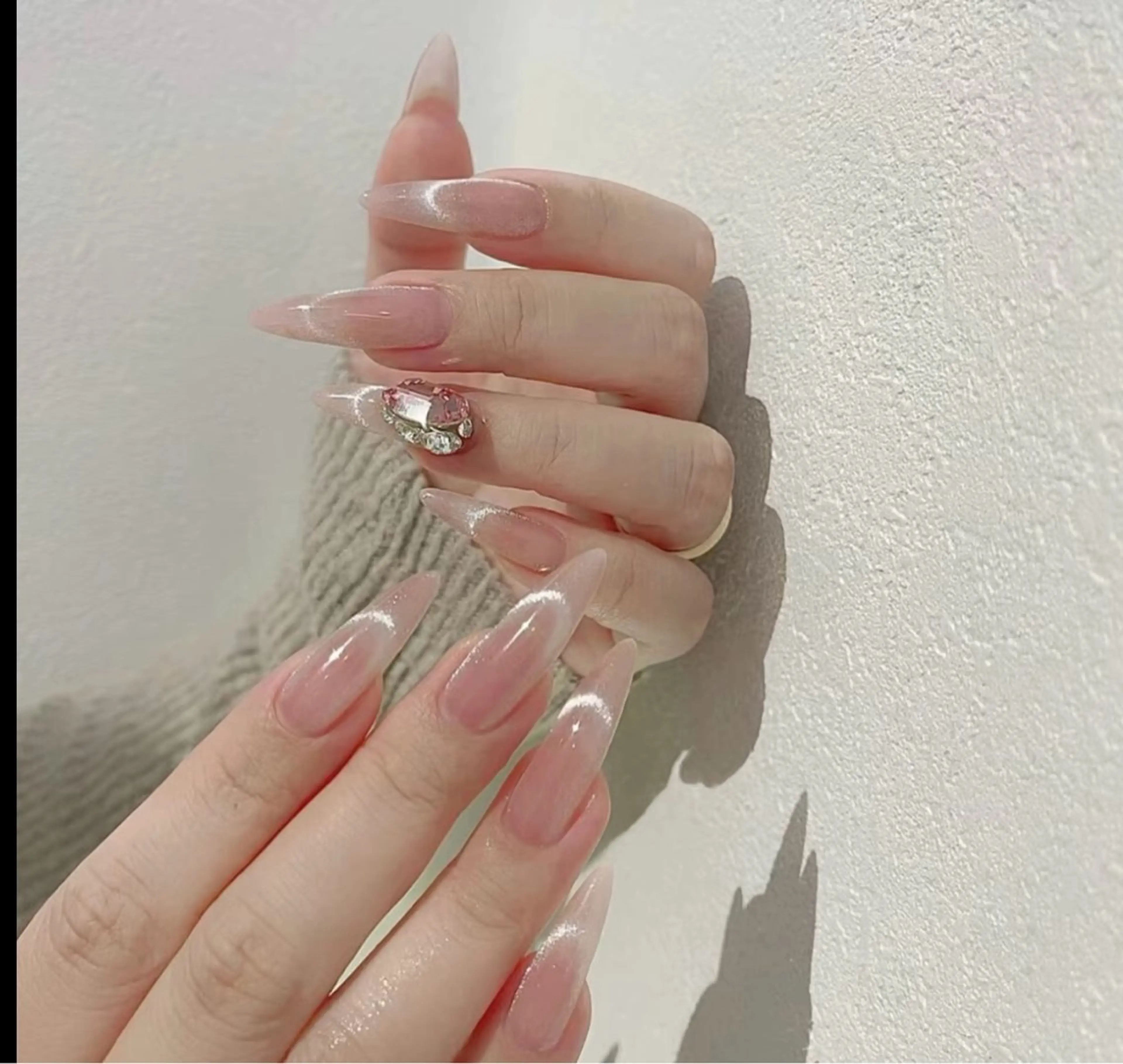 ネイル チークネイル 長さ出し フラワーネイル フレンチネイル ガーリー SunNail池袋駅 ワンホンネイルのネイルデザイン