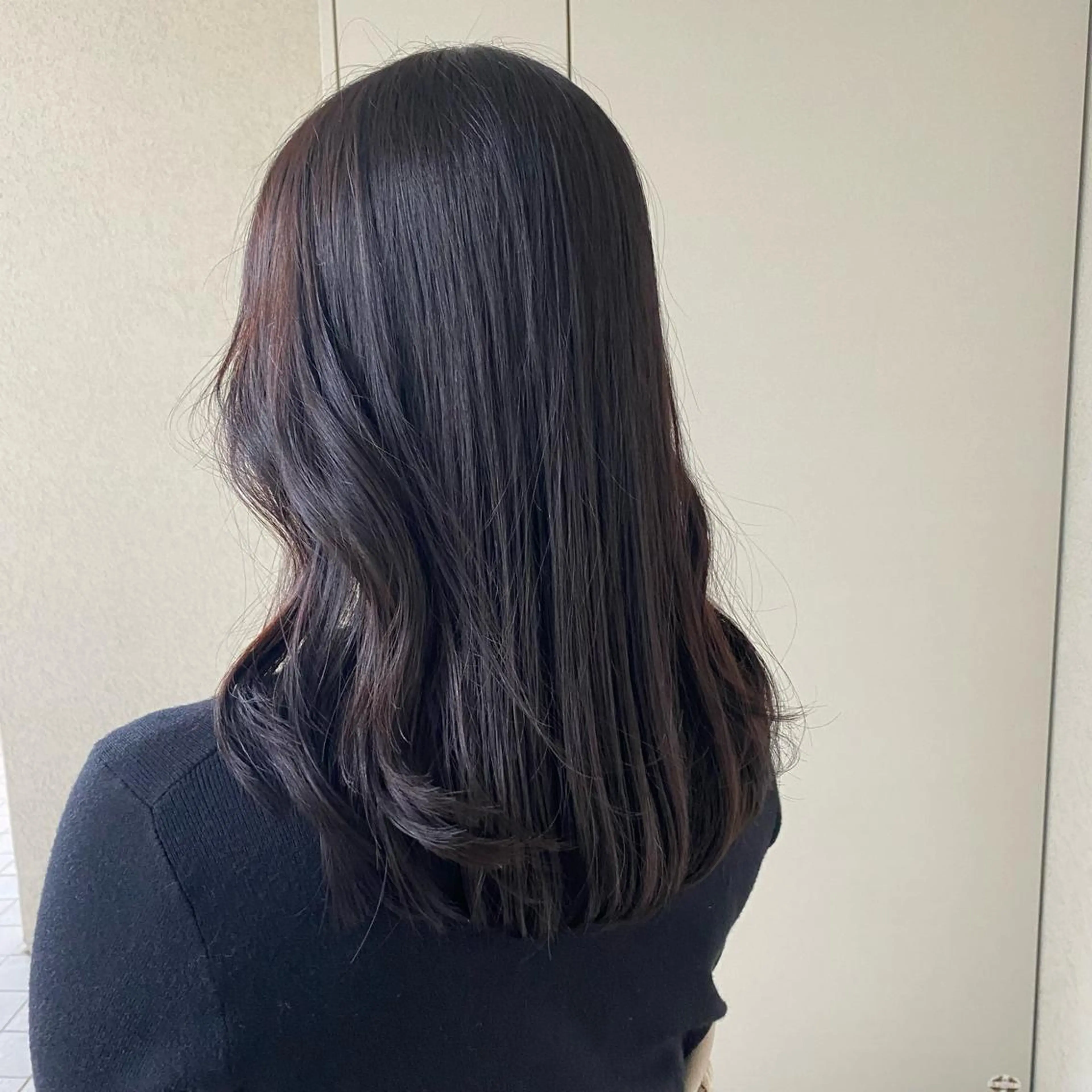 セミロング fumi🪞血色感 アップ艶カラーのヘアスタイル