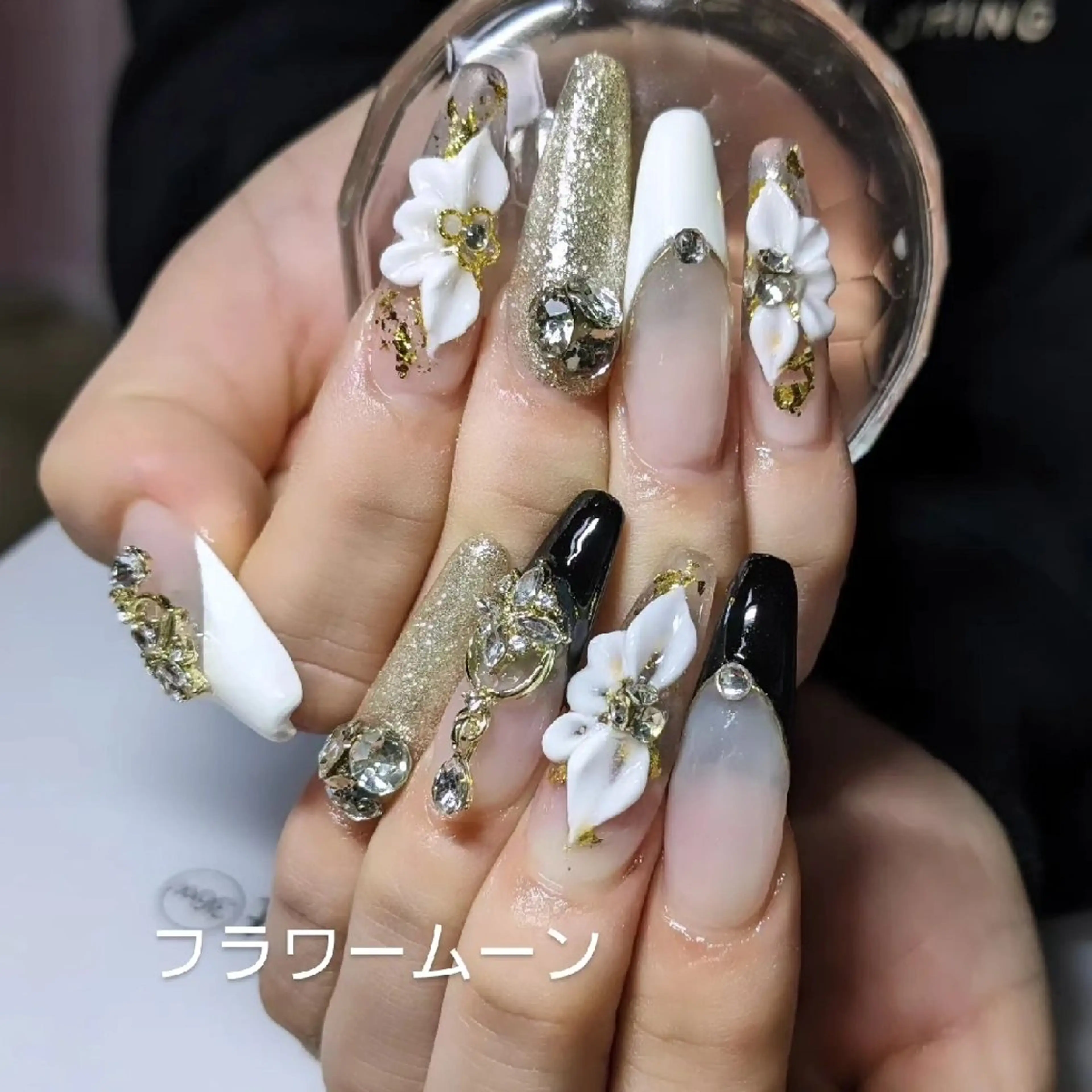 ネイル アートネイル フラワーネイル フレンチネイル ハンドネイル ハンドケア フラワー ムーンのネイルデザイン