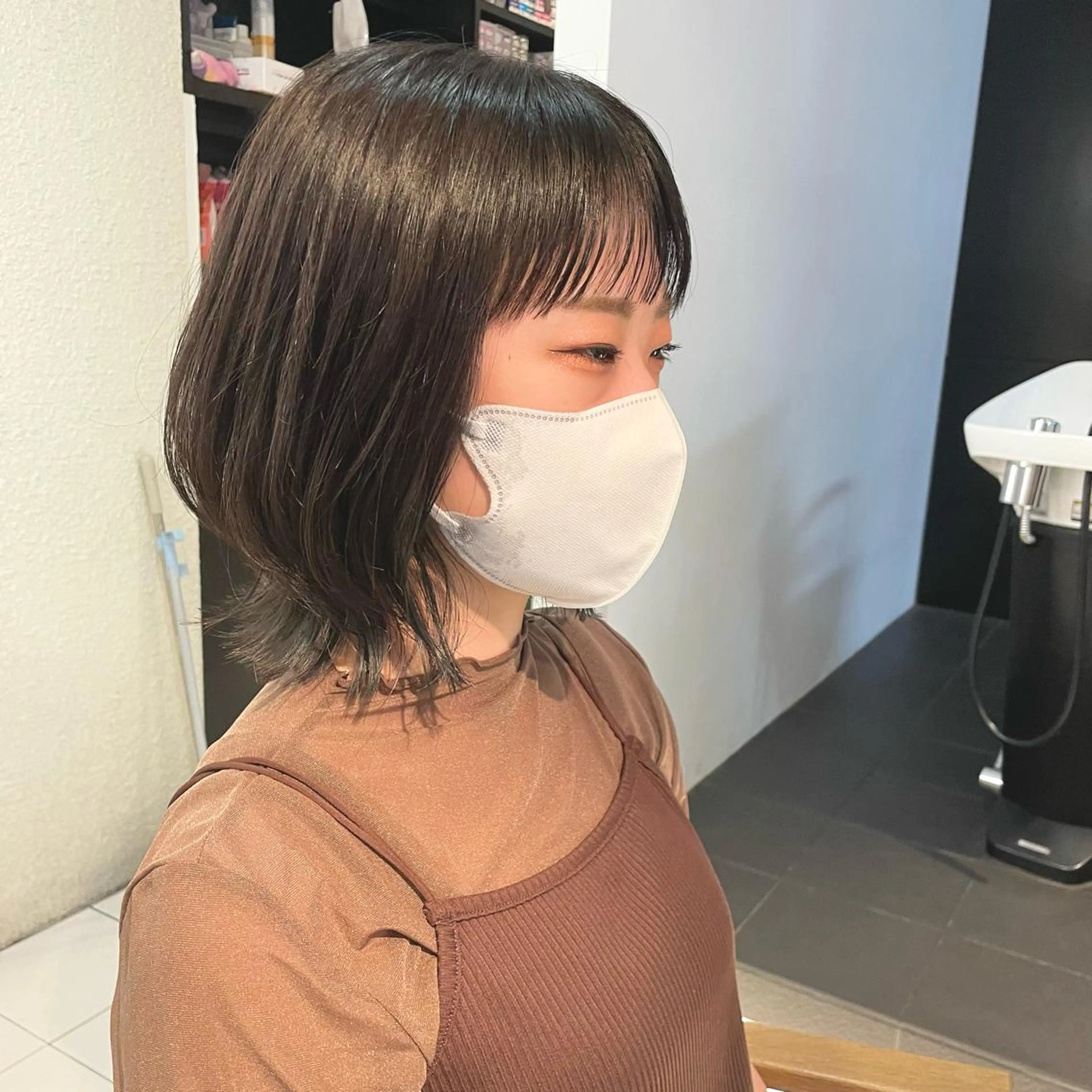 ミディアム カラー ダークグレー レイヤーカット 透明感カラー/ 寺田千雅子のヘアスタイル