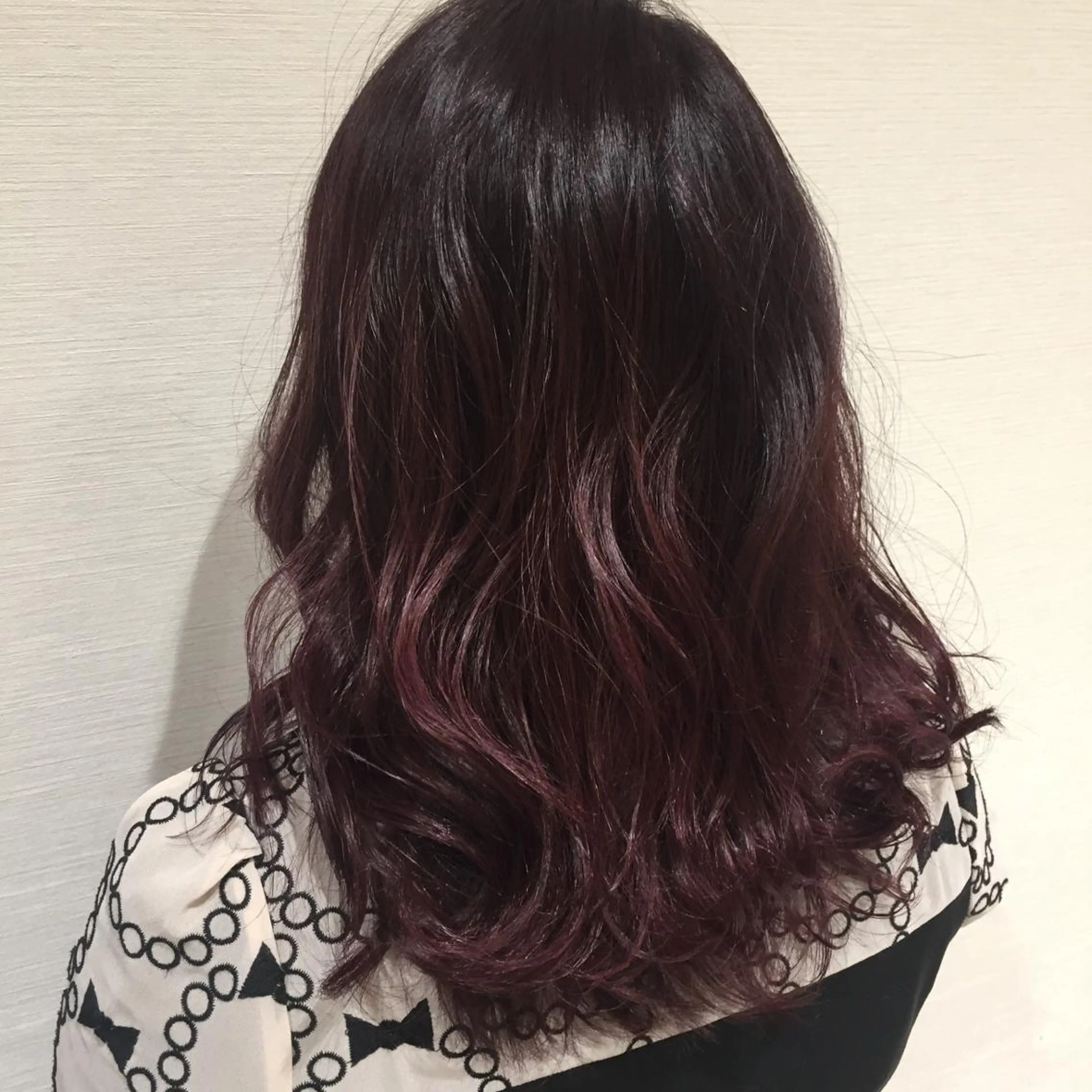 セミロング カラー ピンクカラー バイオレットカラー バイオレットピンク 赤阪 優奈のヘアスタイル