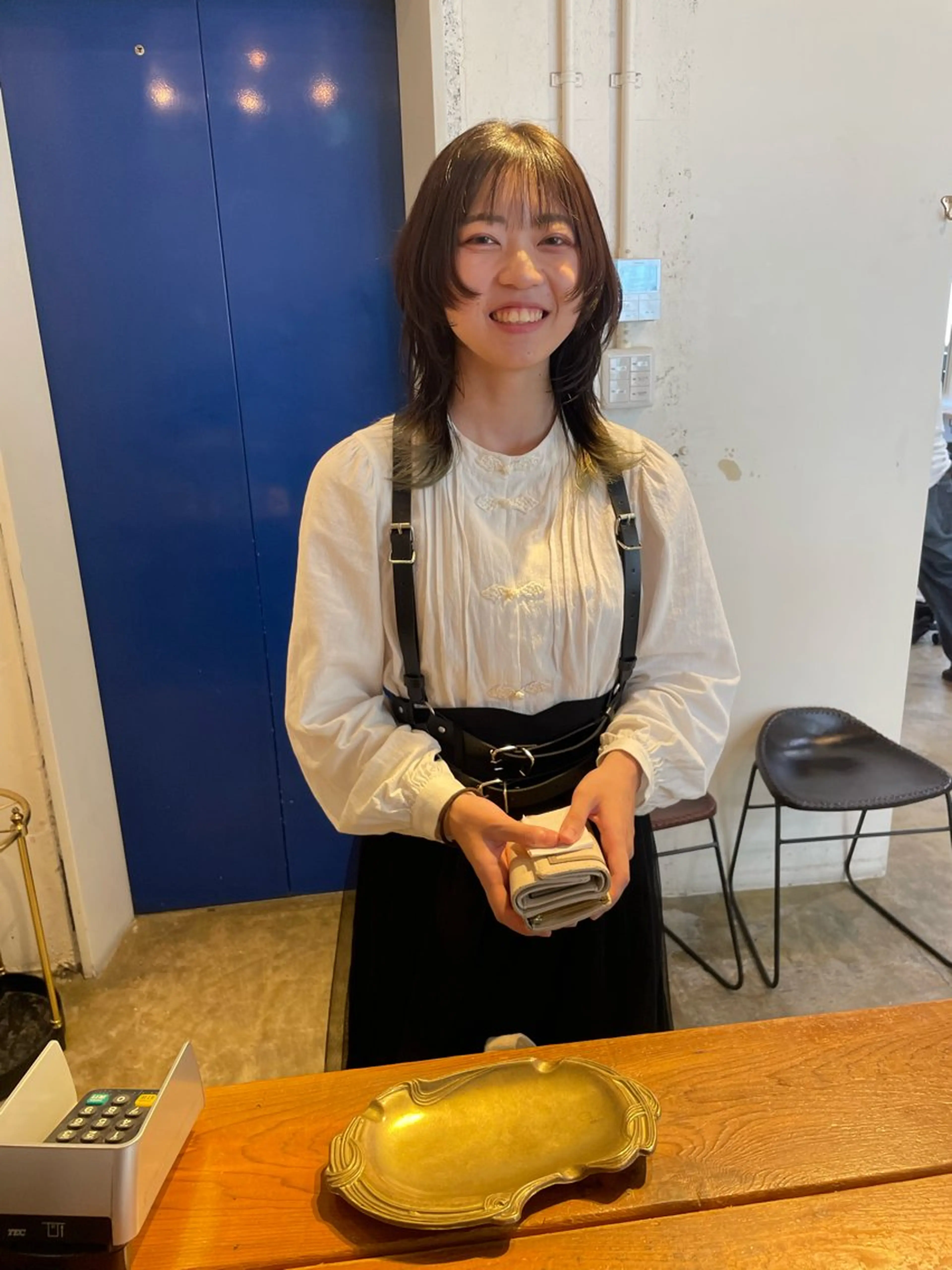 セミロング カラー ウルフカット ヘアカラー トリートメント MIOベージュカラー 柔らかいカラーのヘアスタイル