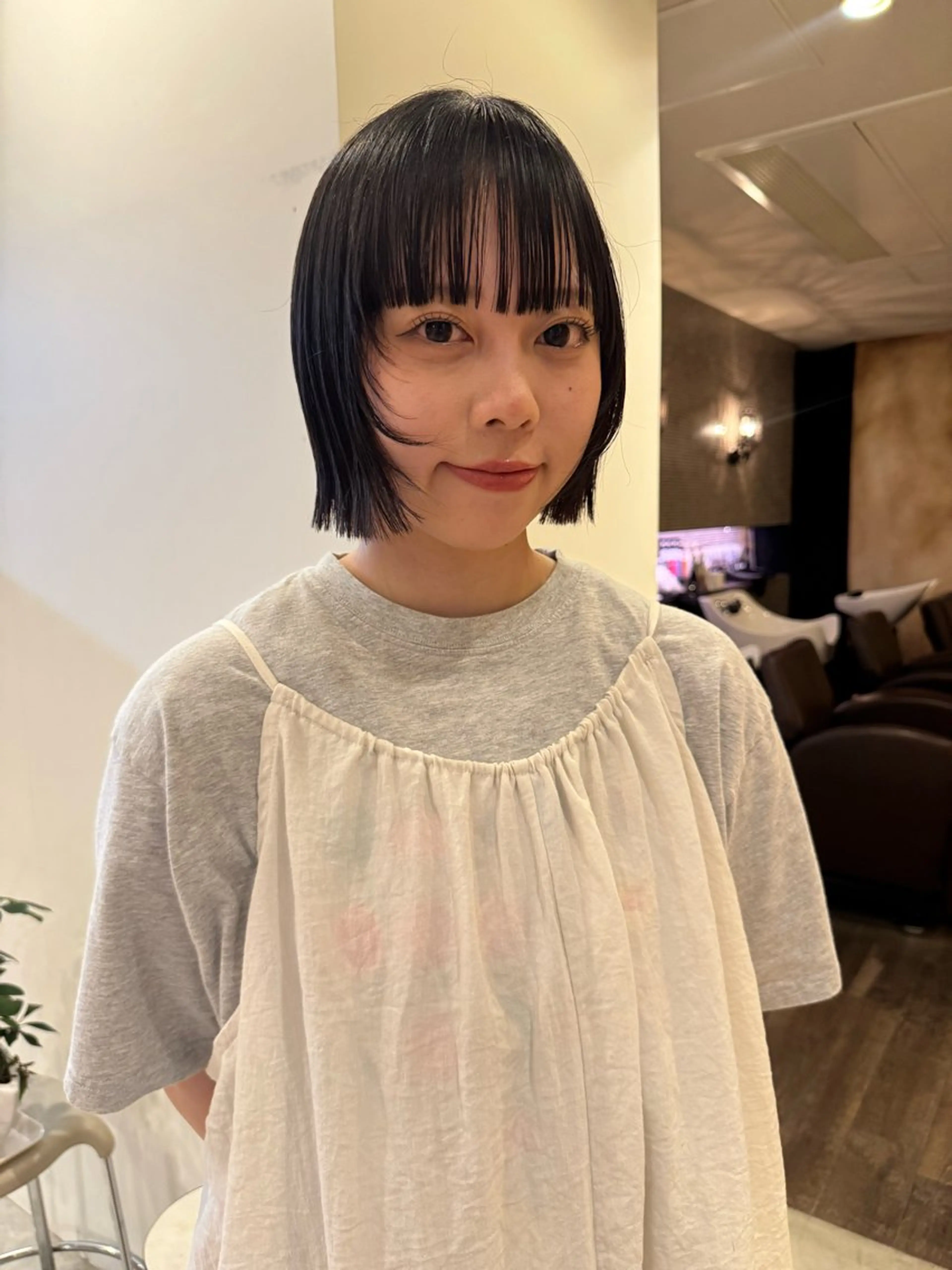 ショート ボブ 顔まわりレイヤー 顔周りカット レイヤーカット lot Karen / 心斎橋のヘアスタイル