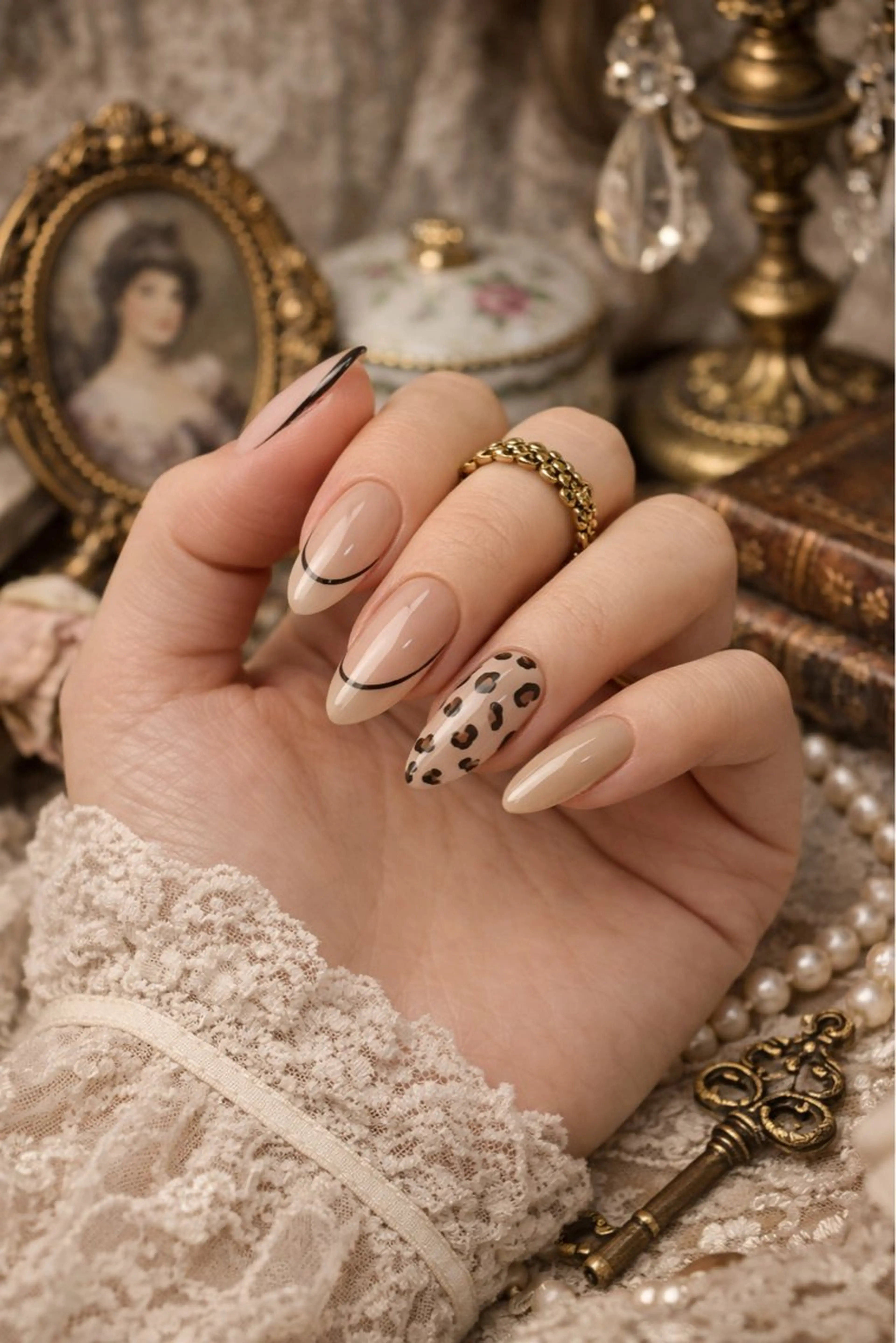 ネイル アートネイル ゴールド ハンドネイル Roger 舞のネイルデザイン