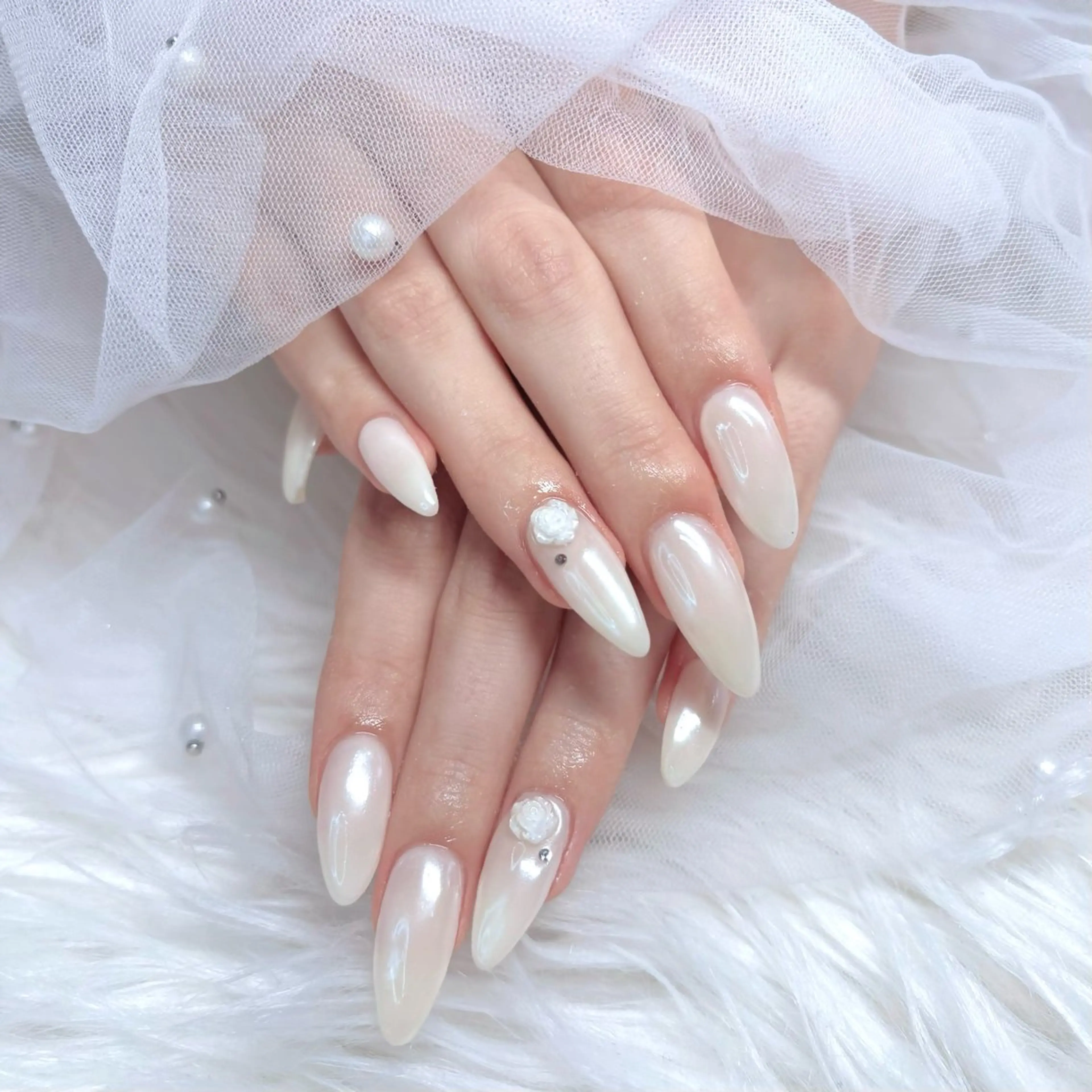 ネイル オーロラネイル ジェルネイル パラジェル ホワイト ハンドネイル Noix nailのネイルデザイン