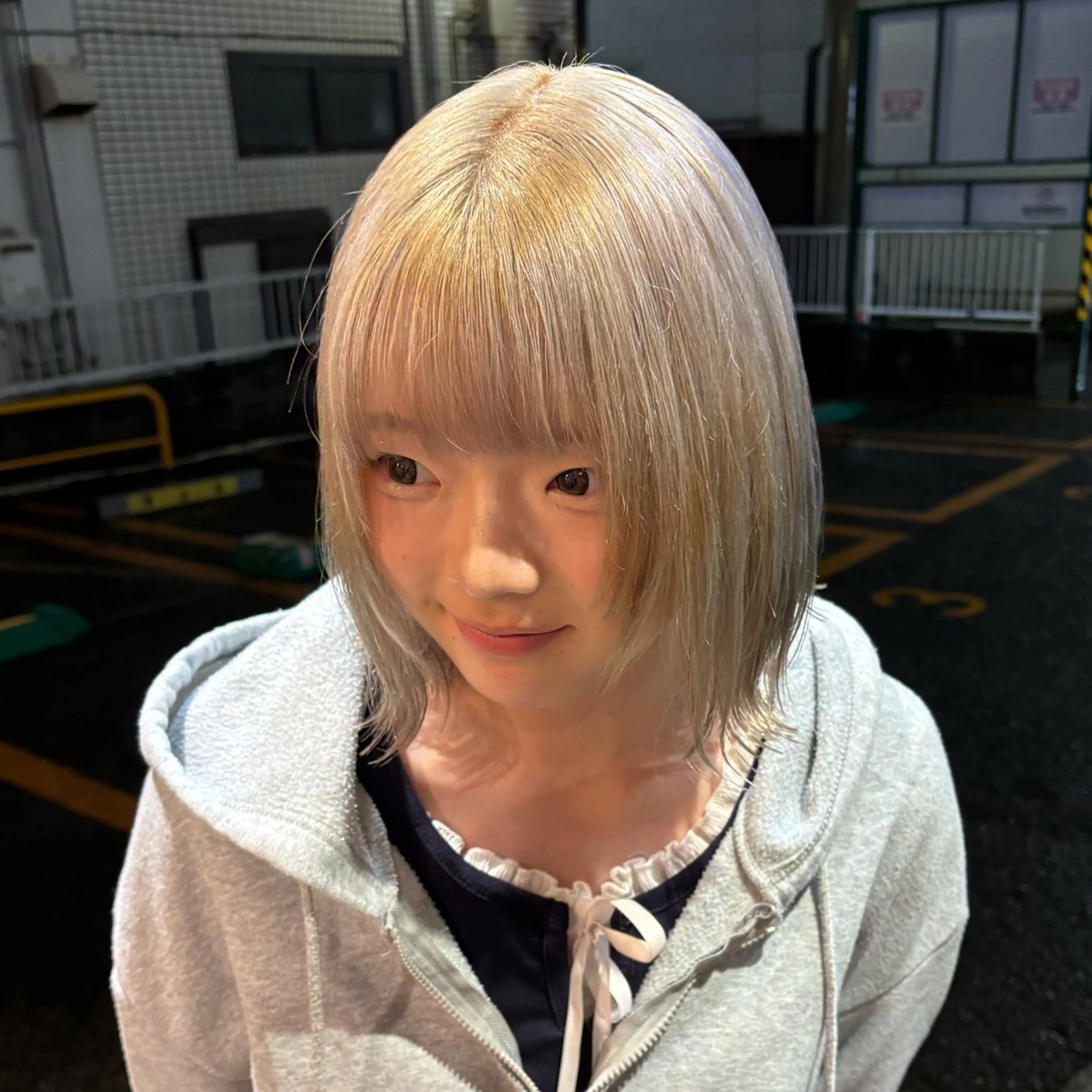 ミディアム ボブ 顔まわりレイヤー 顔周りカット レイヤーカット ヘアカラー 🎀ハイトーン/ 艶カラー/夕月🎀のヘアスタイル