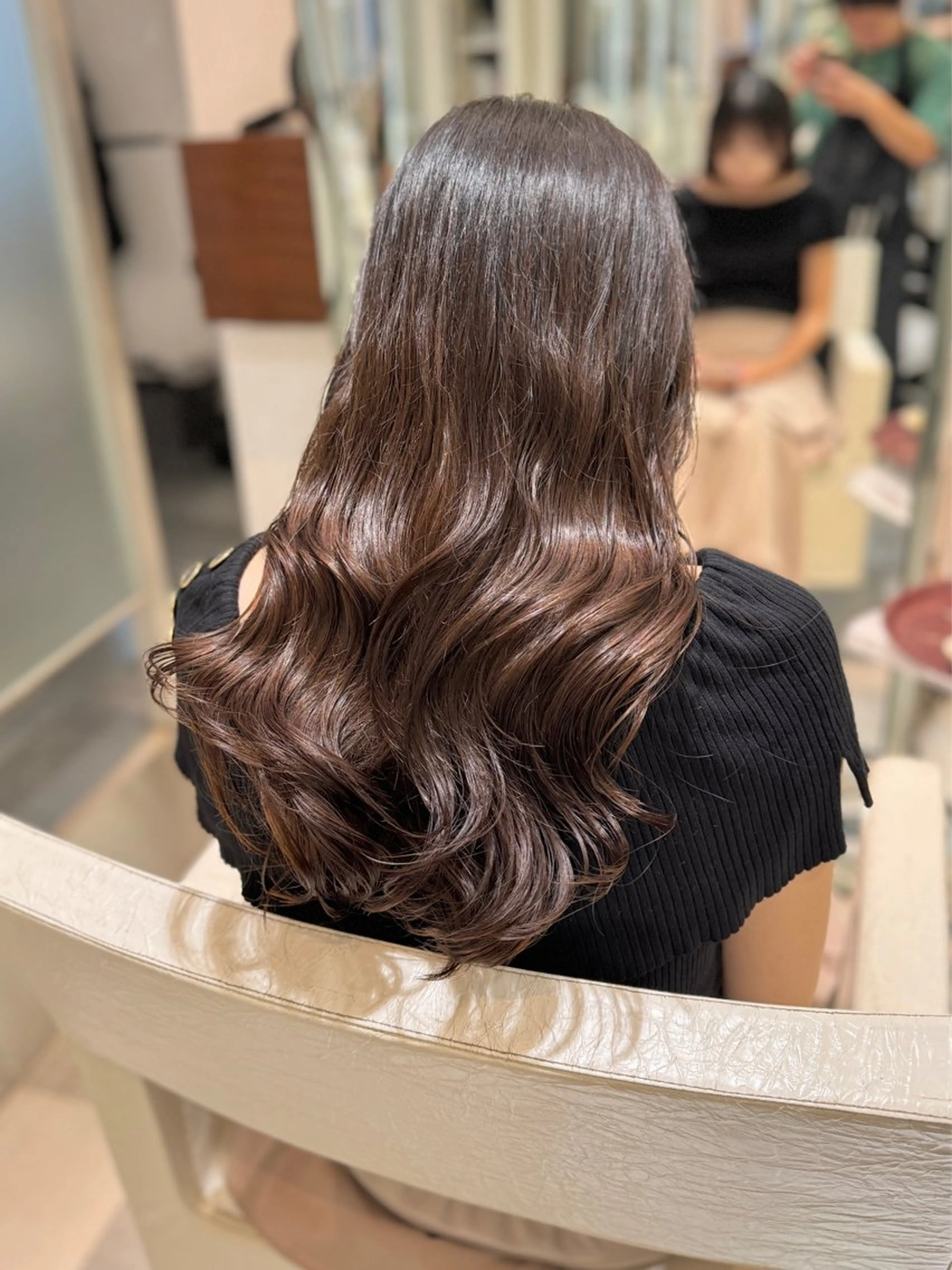 デジタルパーマで叶えるコテ巻き風パーマ🫧+最高級のカラー剤で作るダメージレスなカラー　ダメージが気になる方も安心です！の写真