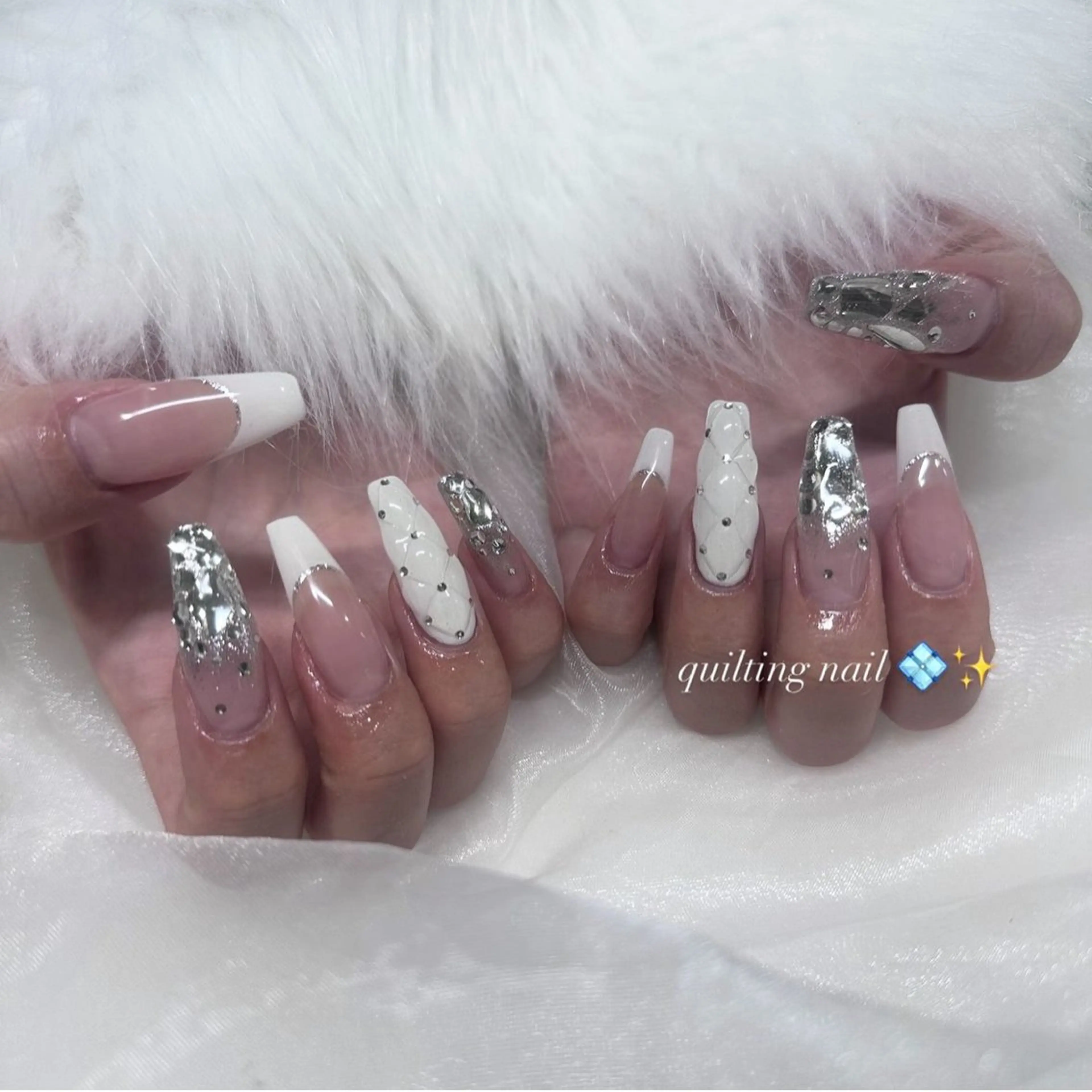 ネイル フレンチネイル キラキラネイル 韓国ネイル 冬ネイル ume hairsalon所属・nono/ 熊取ﾈｲﾙｻﾛﾝのネイルデザイン