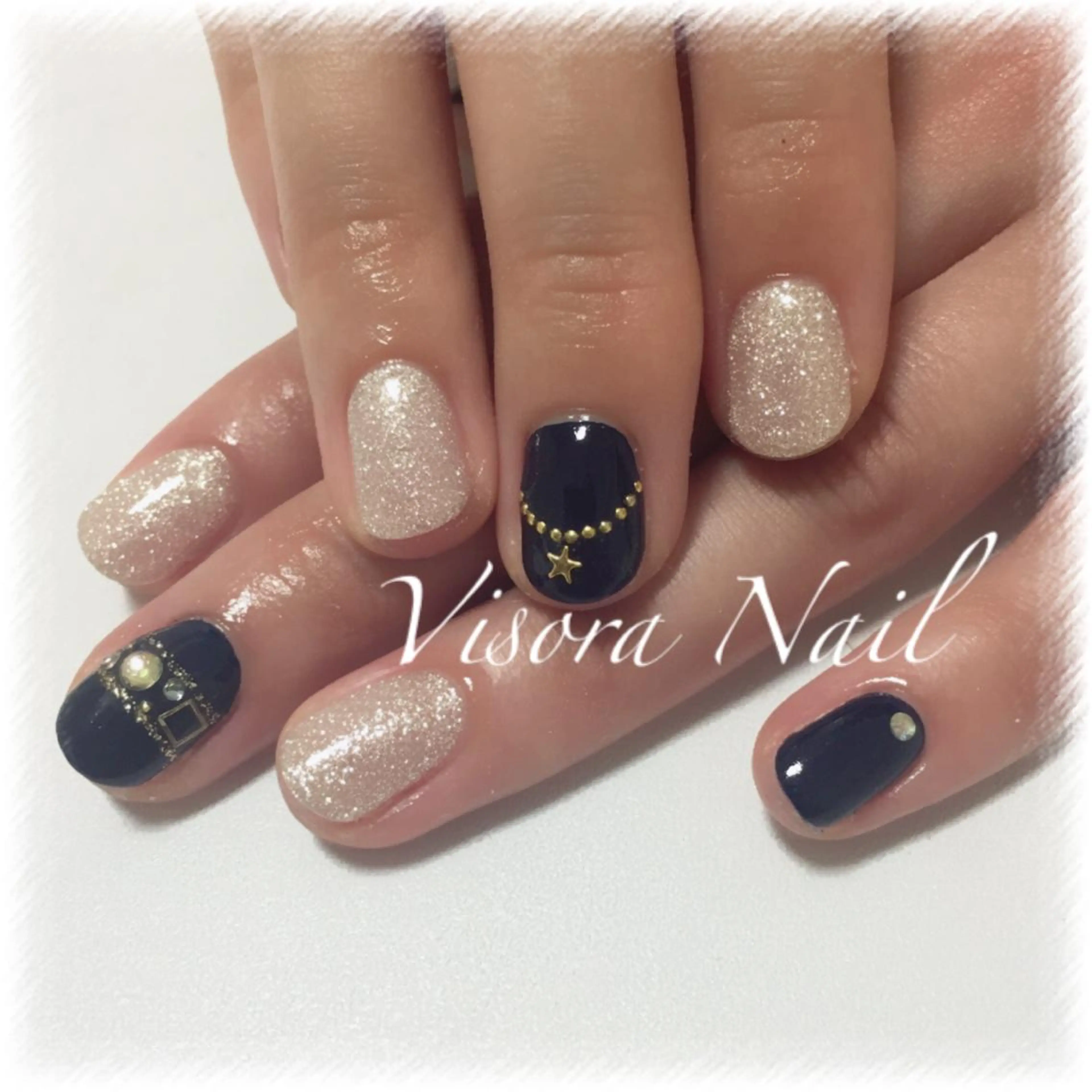 ネイル ゴールド ネイビー 美SORA ～ｳﾞｨｿﾗ～のネイルデザイン