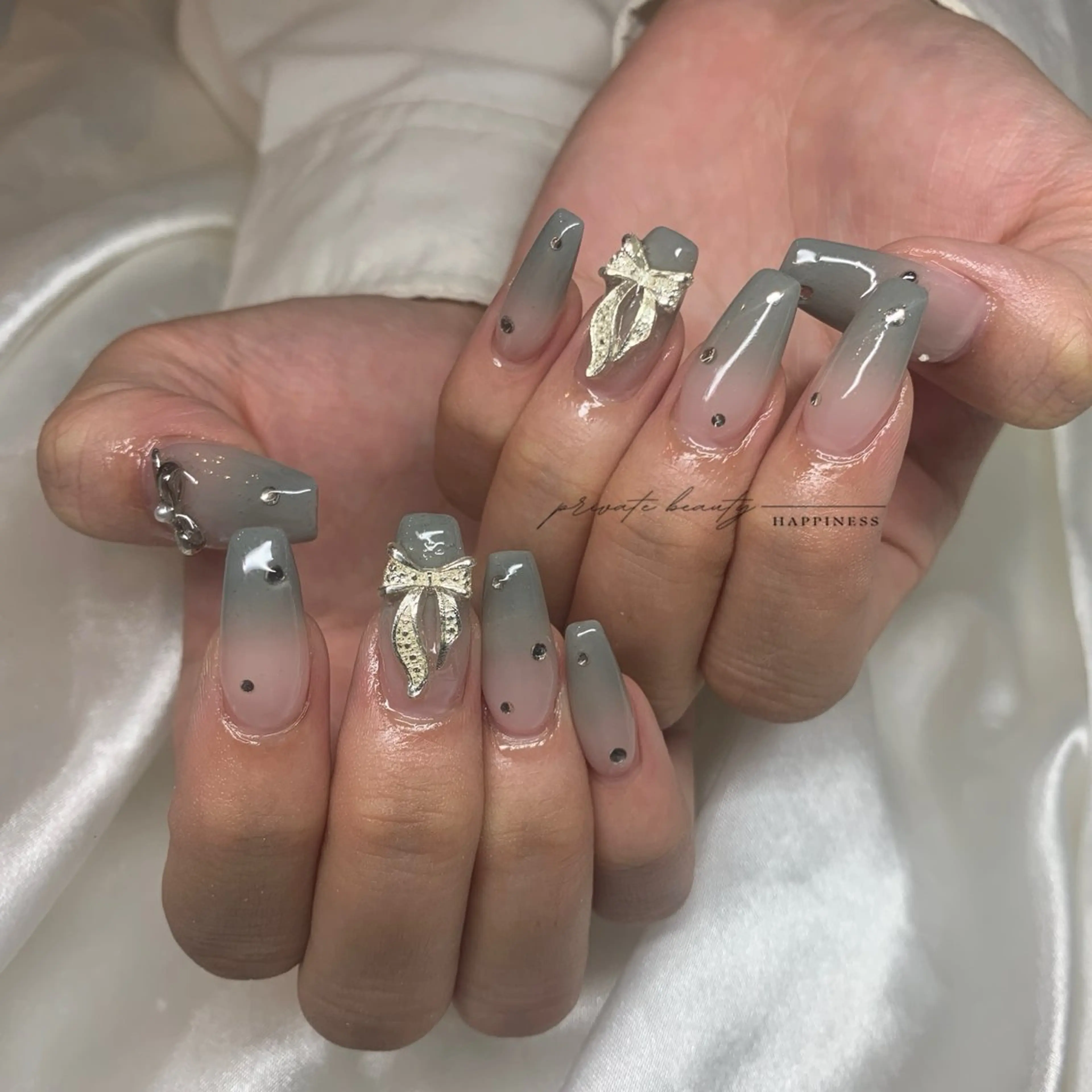 ネイル 長さ出し グラデーション ロングネイル 持ち込み 赤色 happiness nailのネイルデザイン