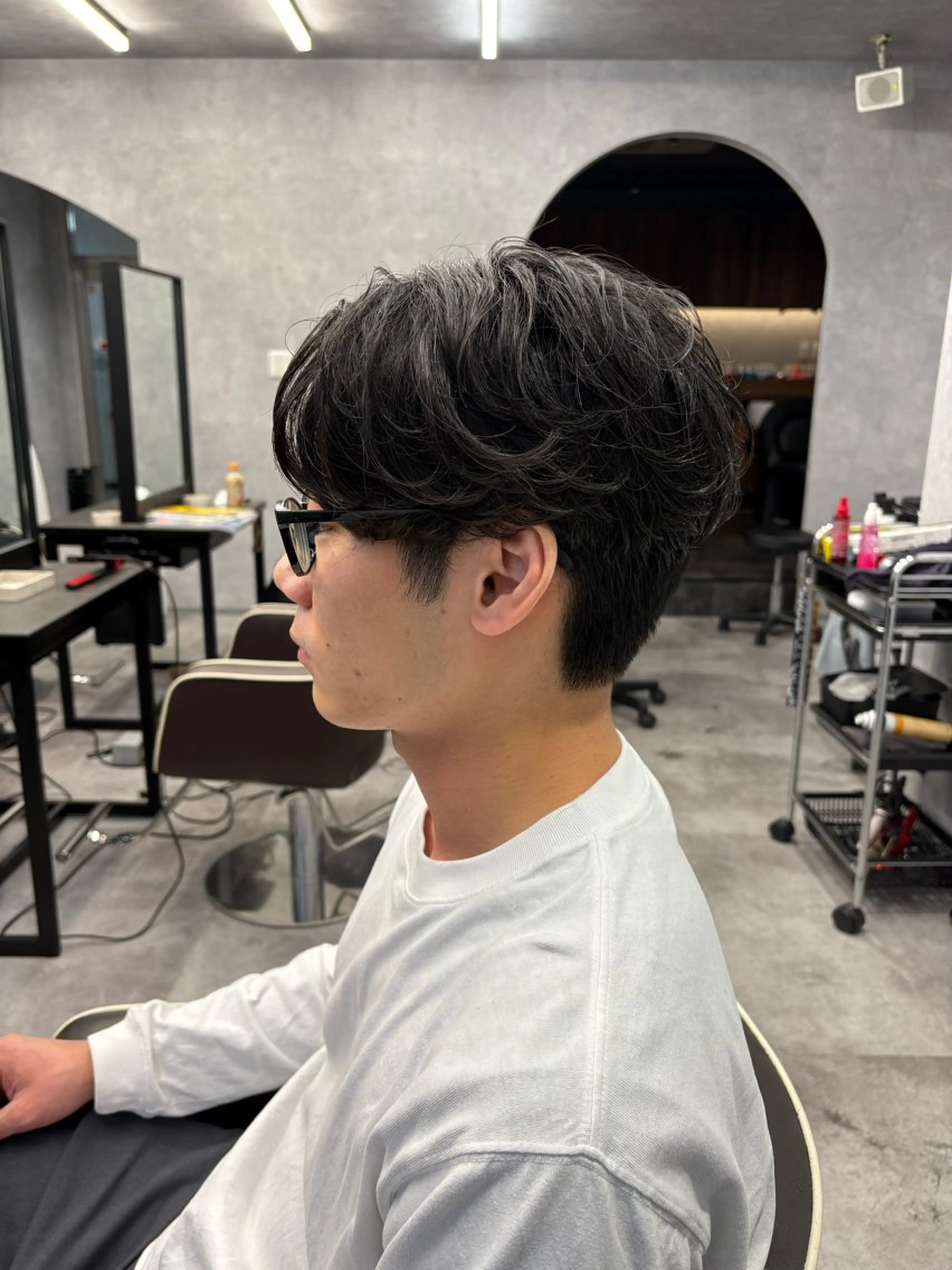 ミディアム パーマ メンズ ミディアムパーマ センターパート メンズパーマ たまプラーザ/駅近/ clan/前田 朋輝のヘアスタイル