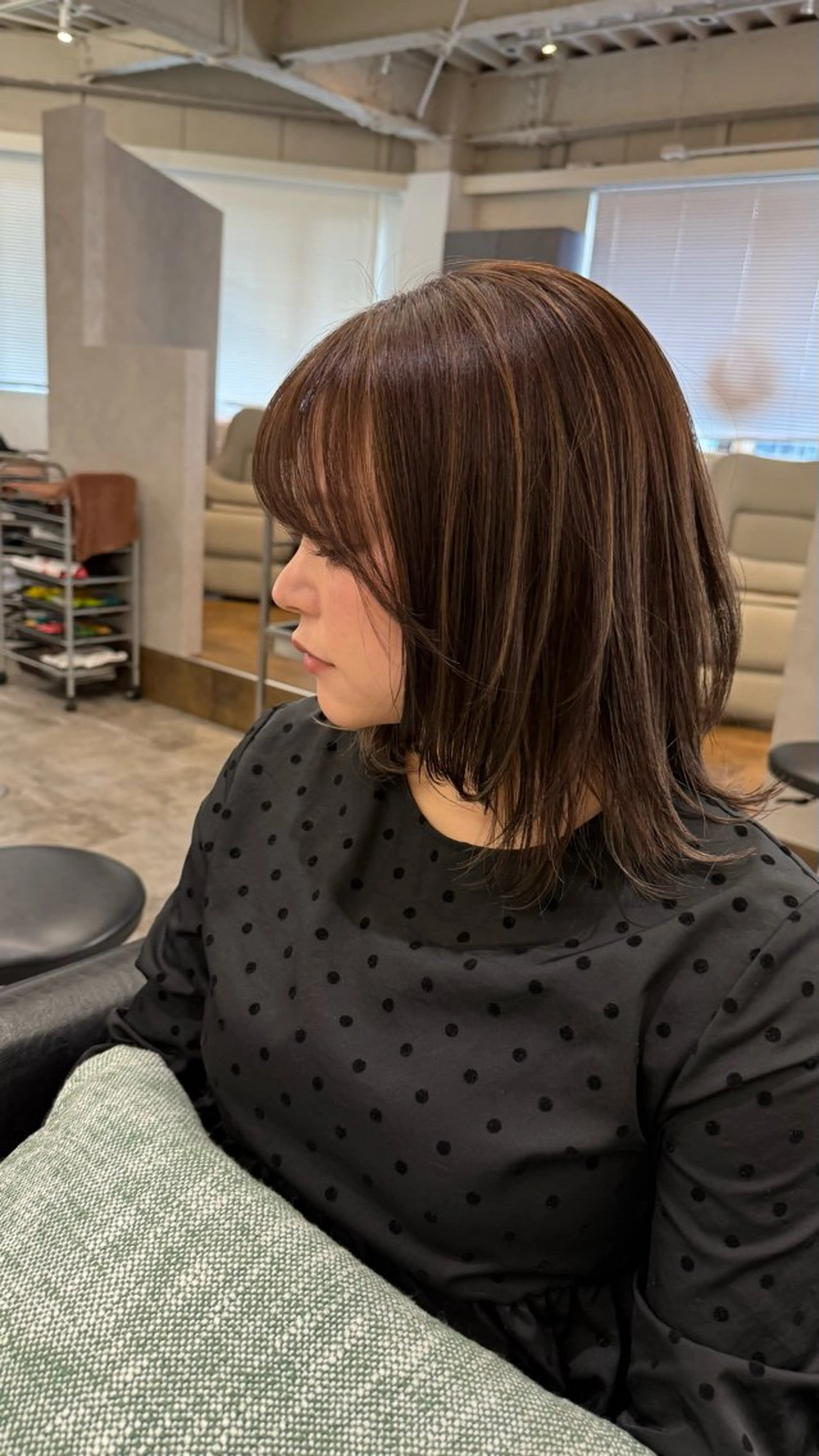 ミディアム 顔まわりレイヤー 顔周りカット レイヤーカット 白髪ぼかし 👒堀江・ヨンスクのヘアスタイル