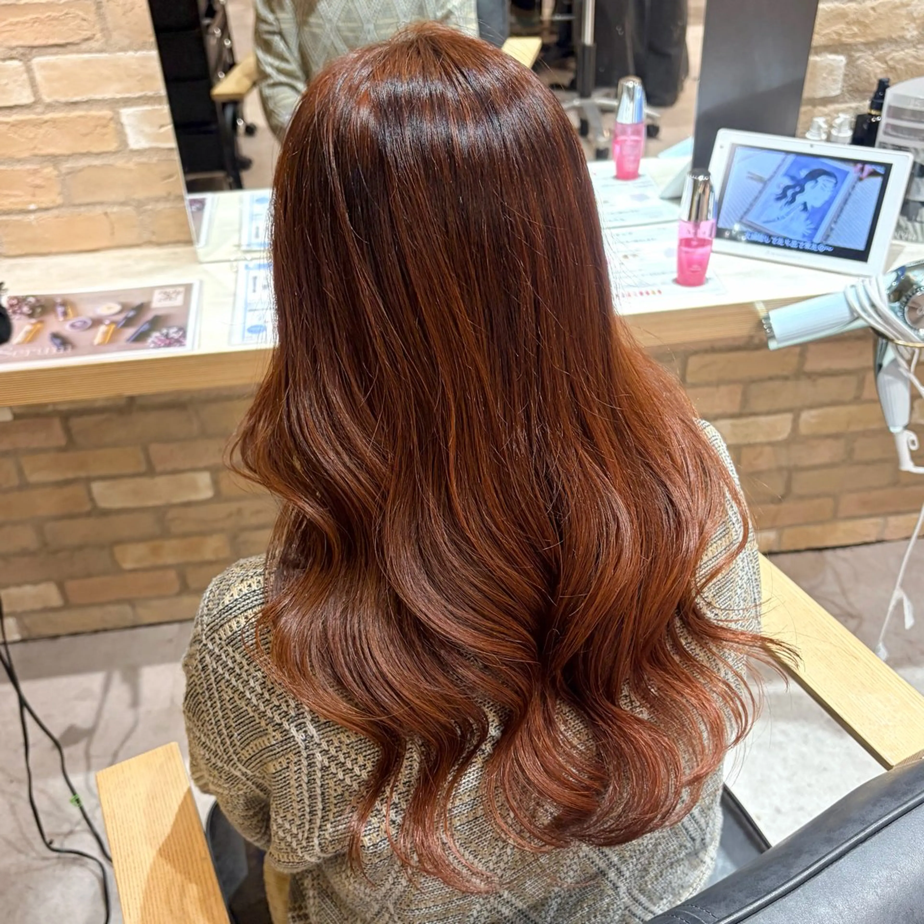 ロング カラー ヘアカラー レイヤー/手書きネイ ルCOCORO 🎀のネイルデザイン