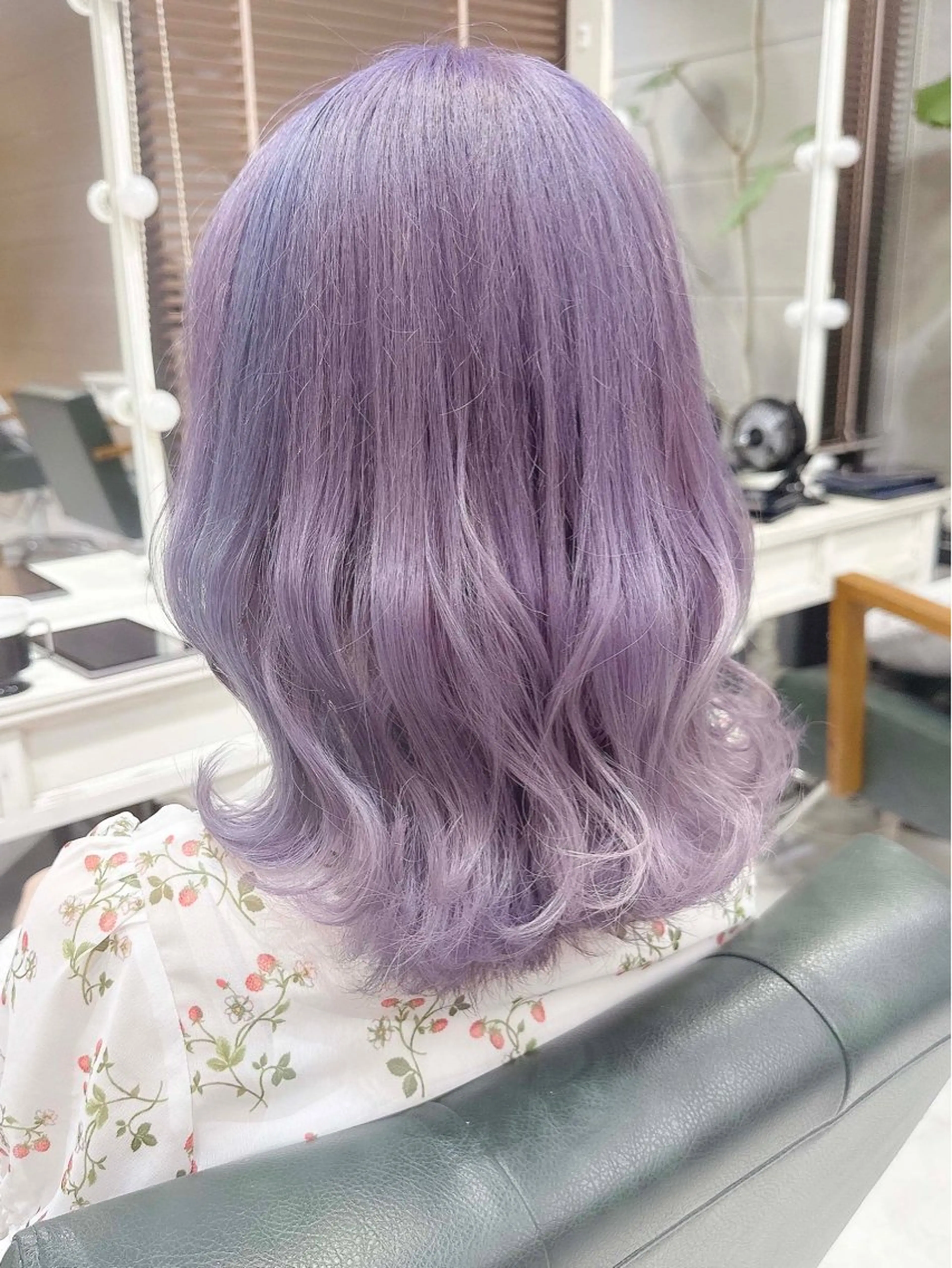 セミロング カラー ヘアアレンジ ブリーチ ケアブリーチ 透明感カラー デザインカラー ハイトーンカラー 𝐑𝐈𝐍𝐊𝐀 🐣🩷のヘアスタイル