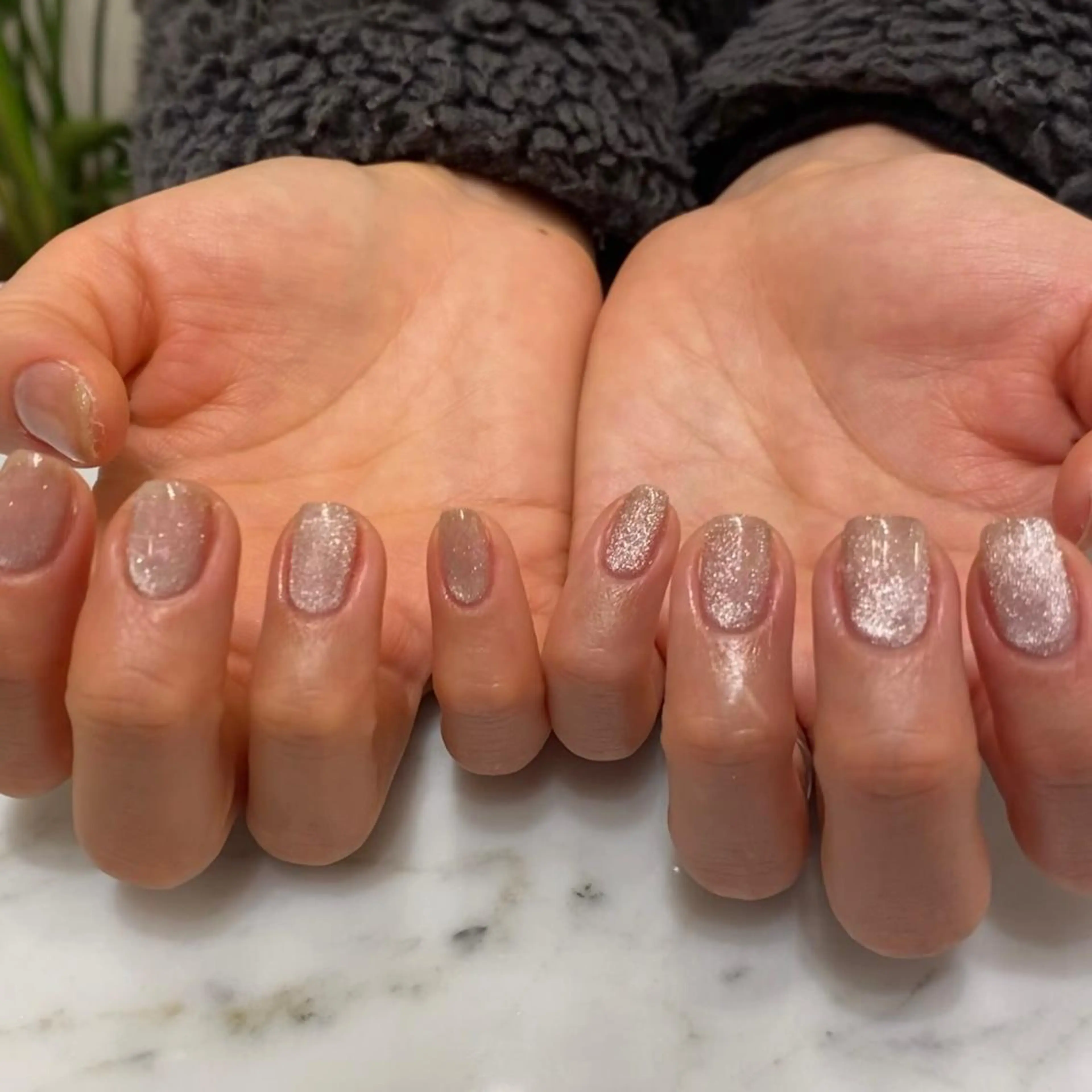 ネイル マグネットネイル ネイル&アイ　QUEEN&CRIMSON所属・眉WAX/ピーリング ホワイトニングの眉毛・アイブロウイメージ