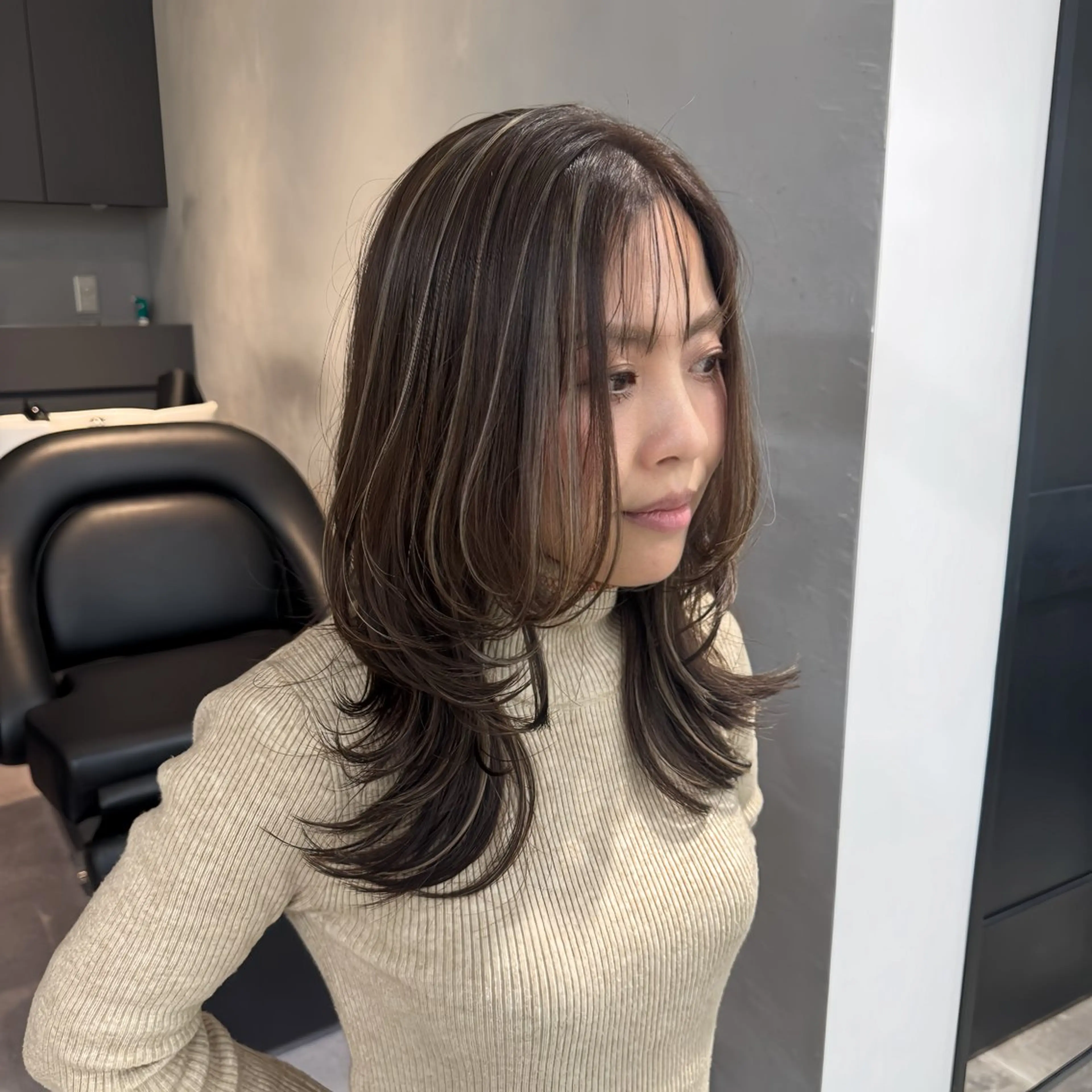 セミロング カラー グレージュ ハイライトカラー ハイライト カット ヘアカラー ハイライト／髪質改善 裕樹のヘアスタイル