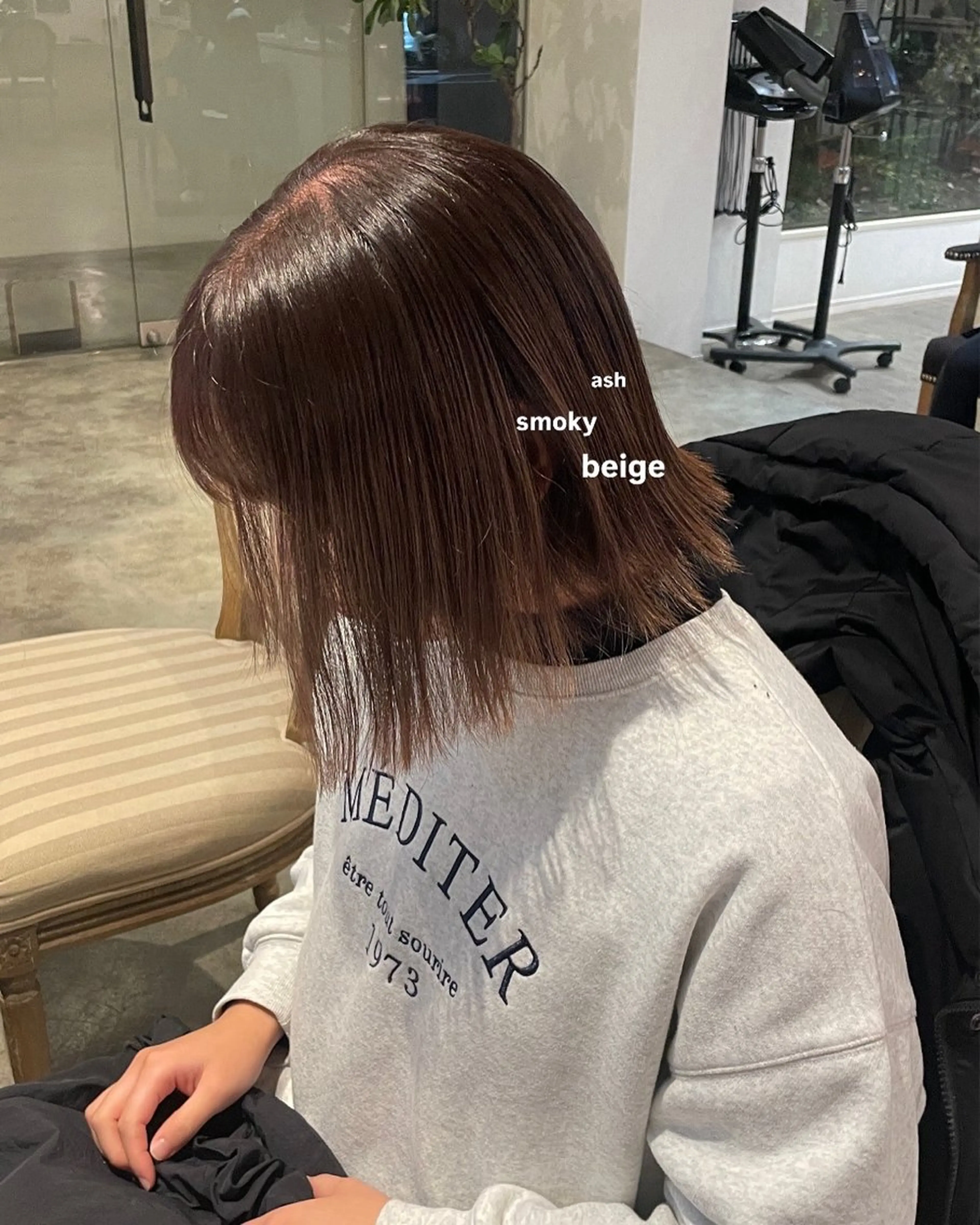 ミディアム アッシュ 南場 智美のヘアスタイル