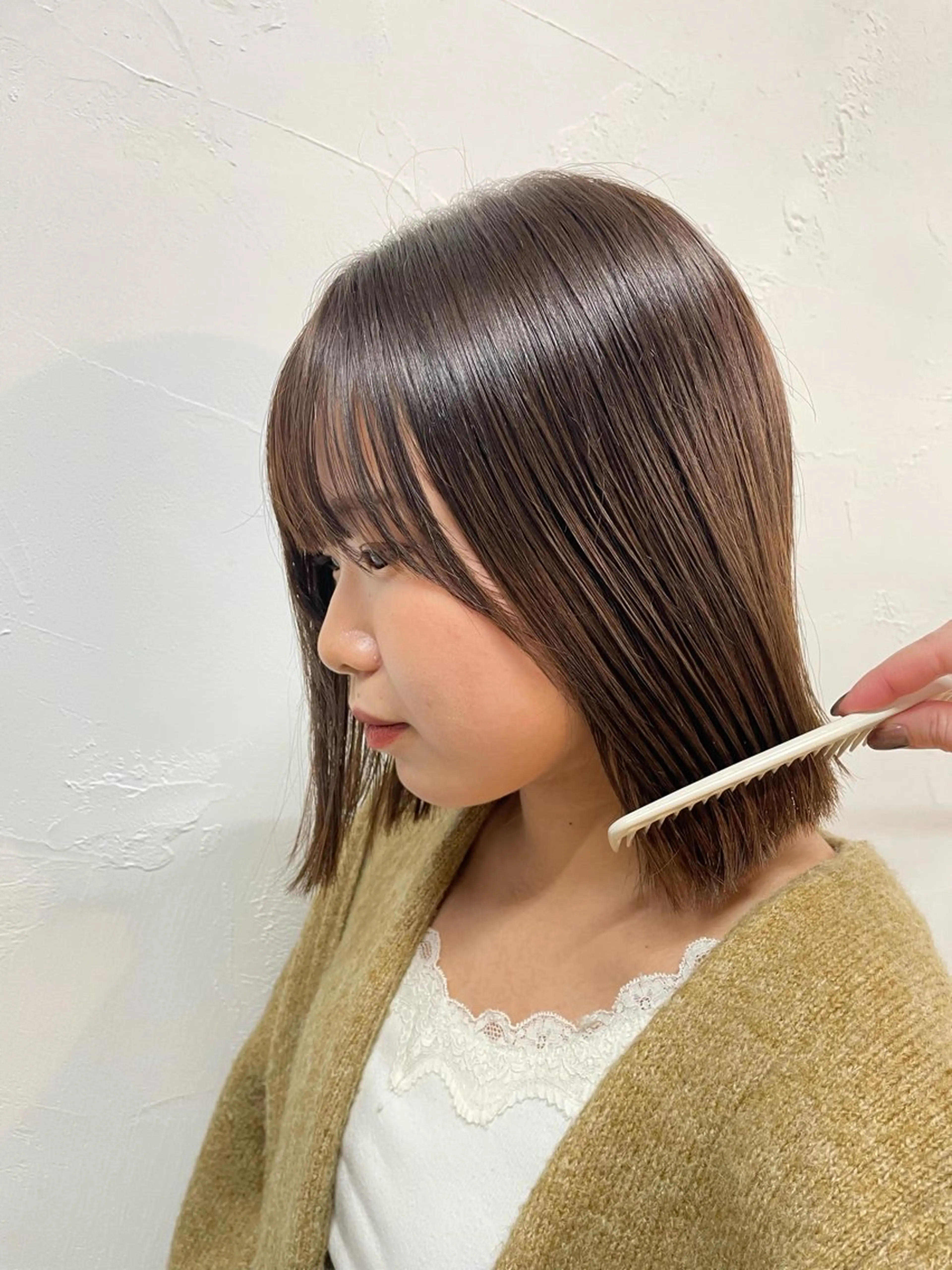 ミディアム カラー ヘアアレンジ mina / 透明感ベージュカラーのヘアスタイル