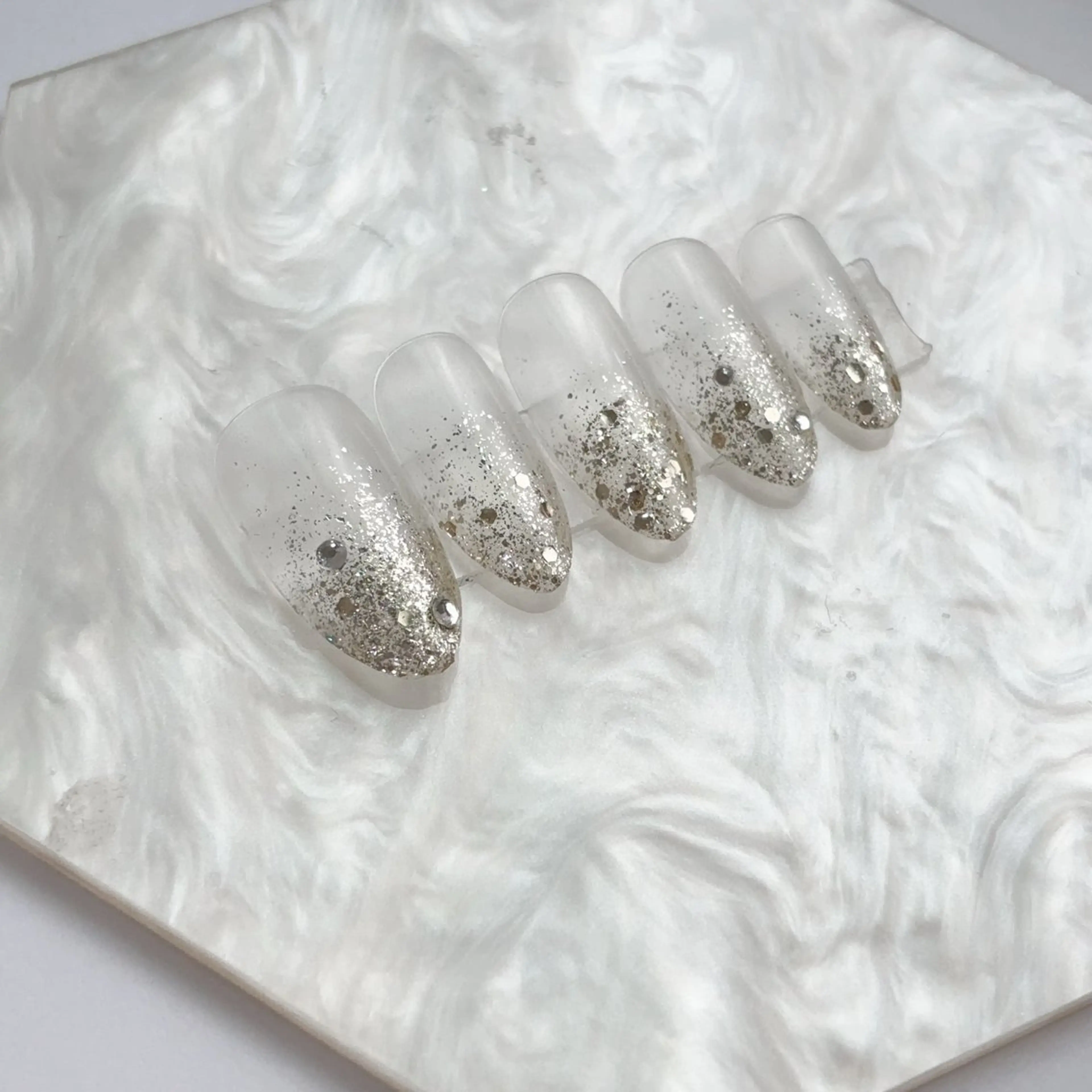 ⭐️オフなし⭐️ラメグラグラデーションネイル💅🩷 (チップ長さ出し10本　追加＋2980円)の写真