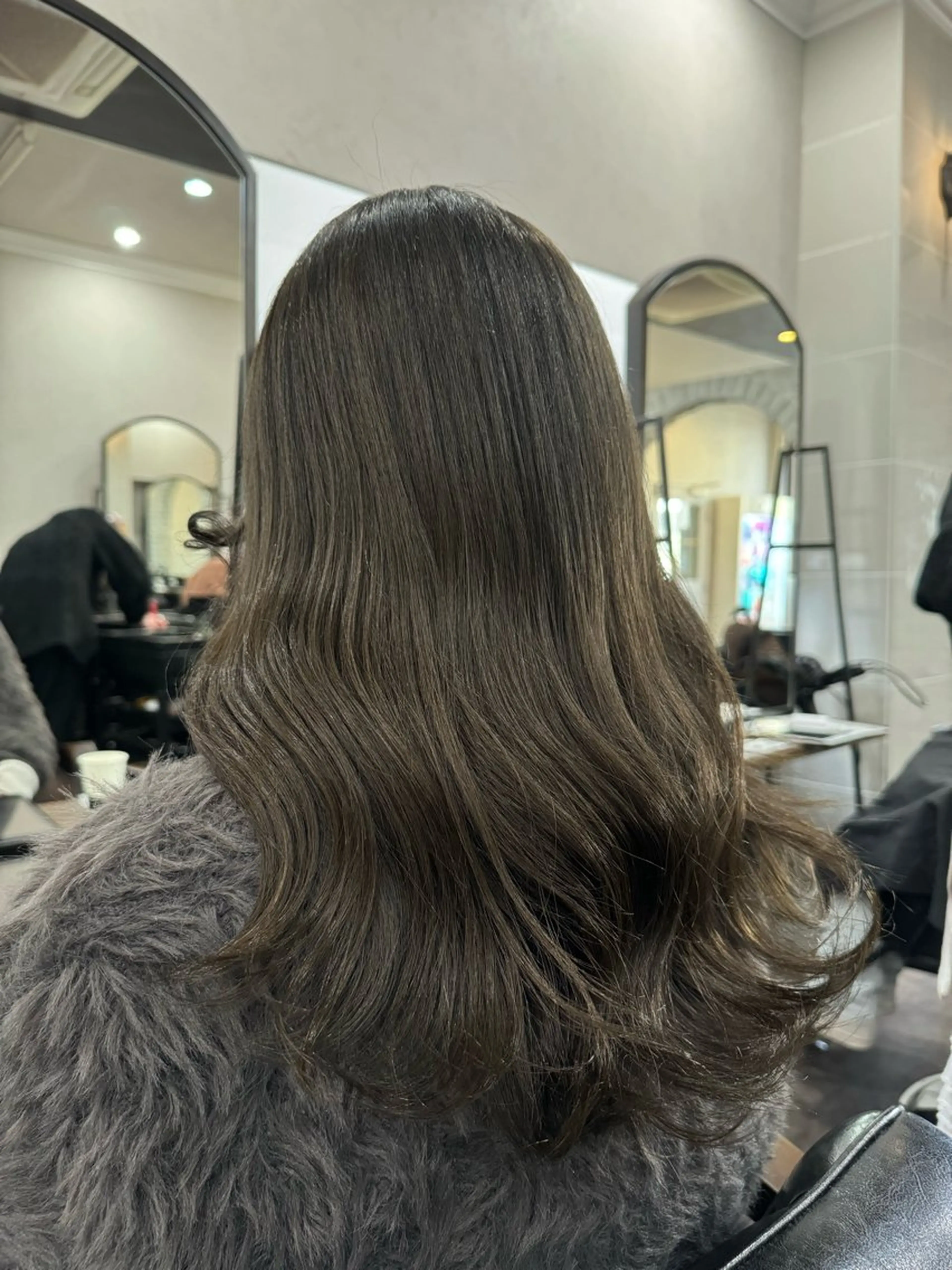 ロング カラー グレージュ オリーブグレージュ オリーブグレー ヘアカラー トリートメント レイヤー/艶カラー 🫧守利のヘアスタイル