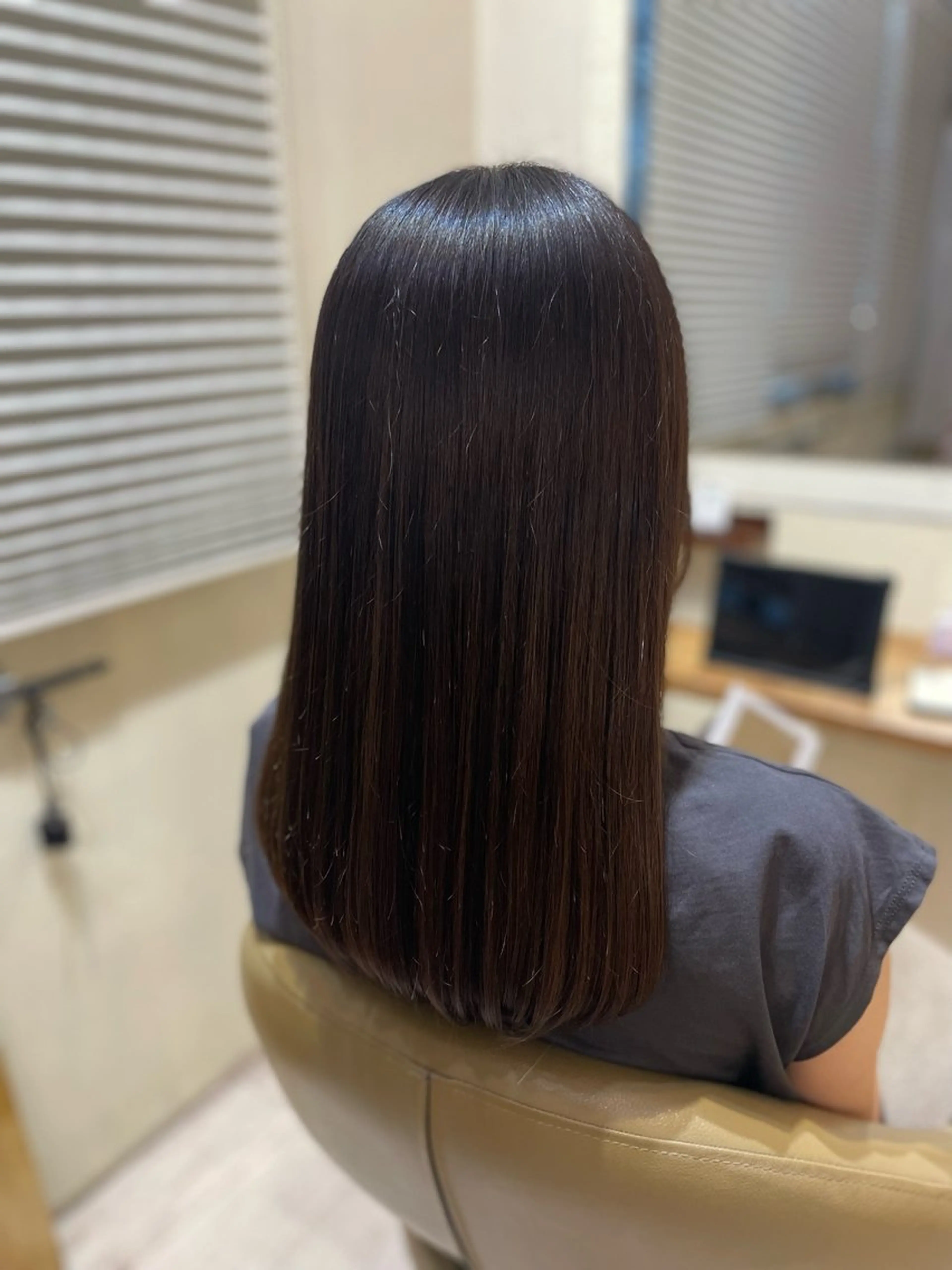 セミロング カット ヘアカラー 茅野 あゆ美のヘアスタイル