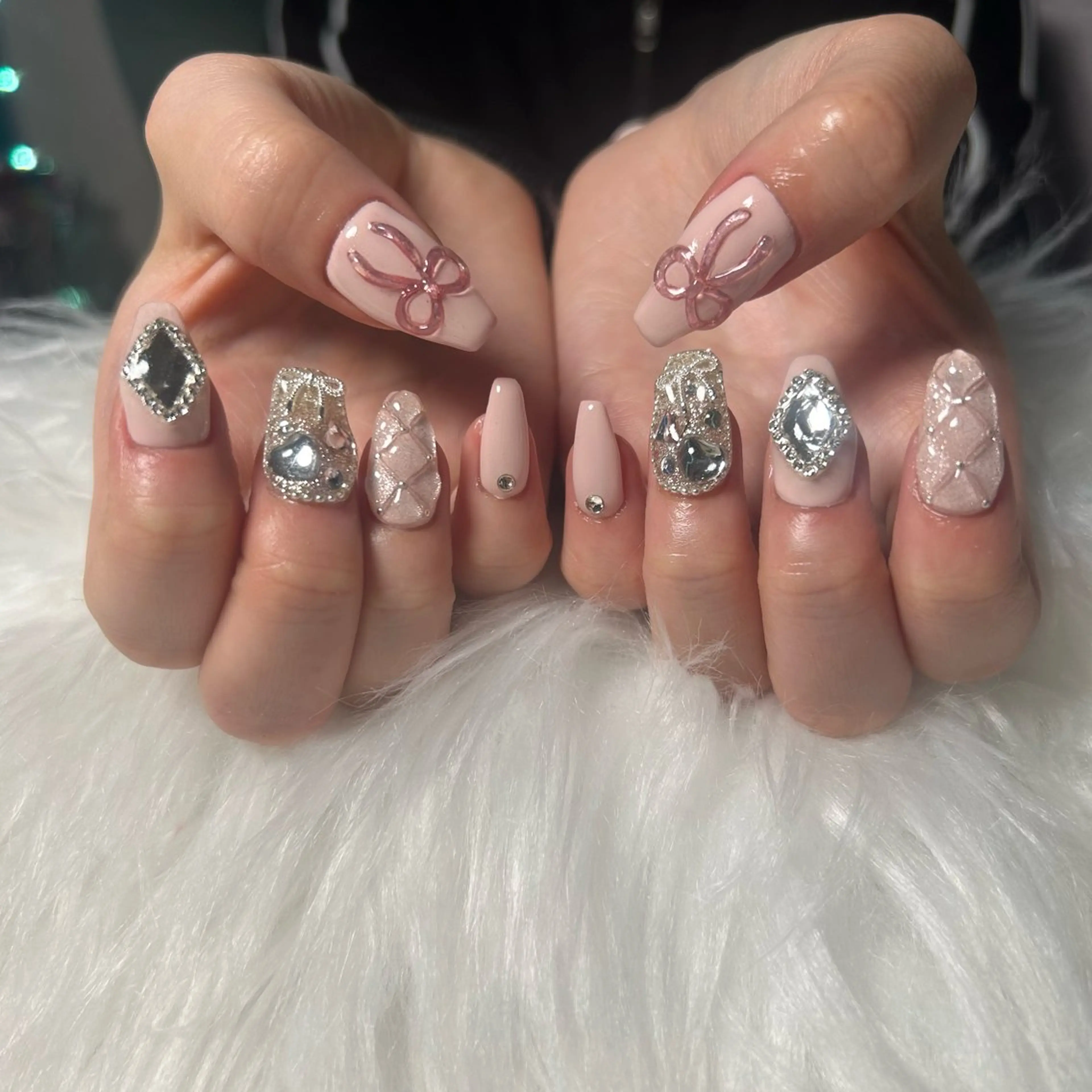 ネイル キラキラネイル マグネットネイル リボン ハンドネイル haacnails（ハーシーネイル）所属・haac nailsのネイルデザイン