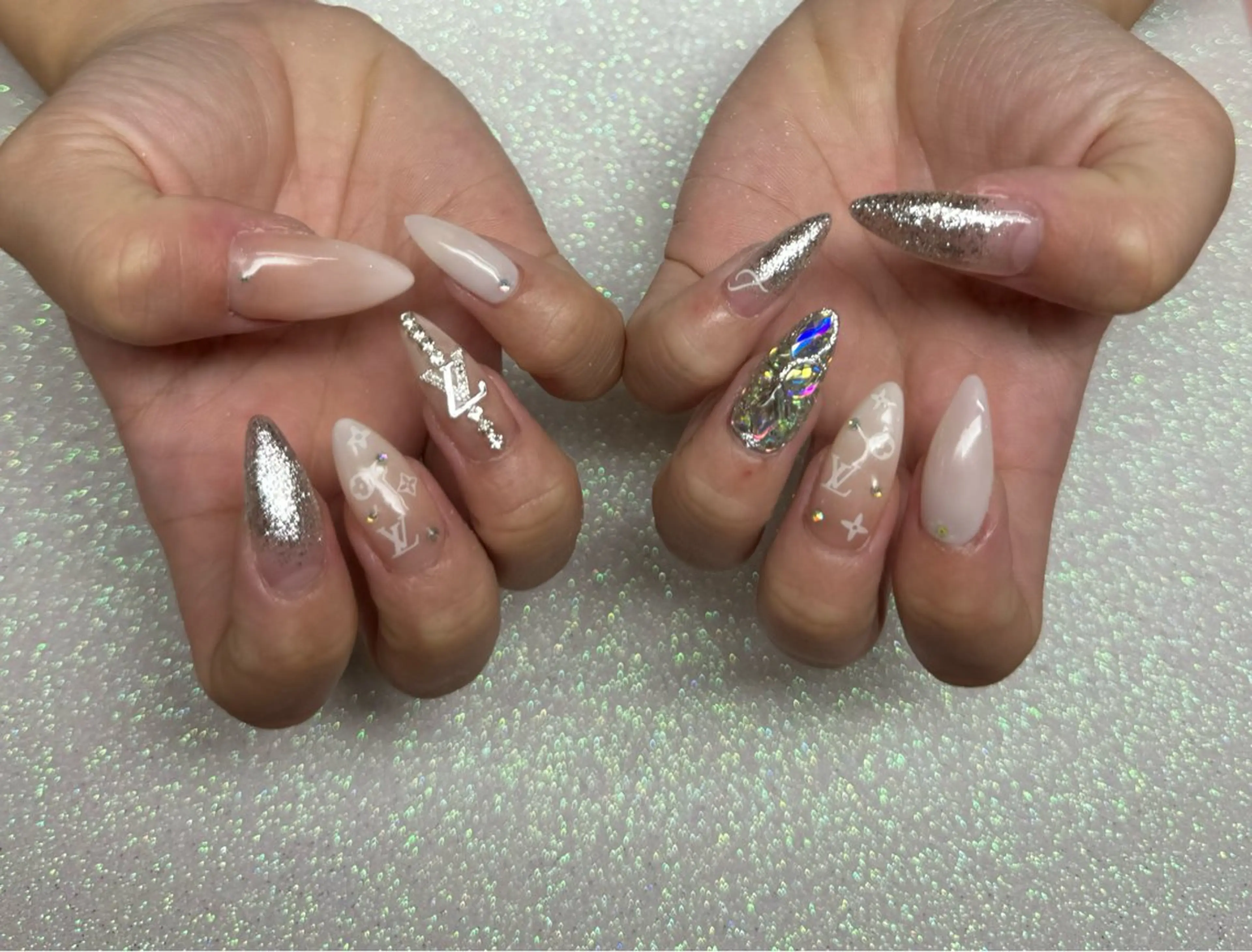 ネイル ハンドネイル VIERU 🌈🎀💖のネイルデザイン