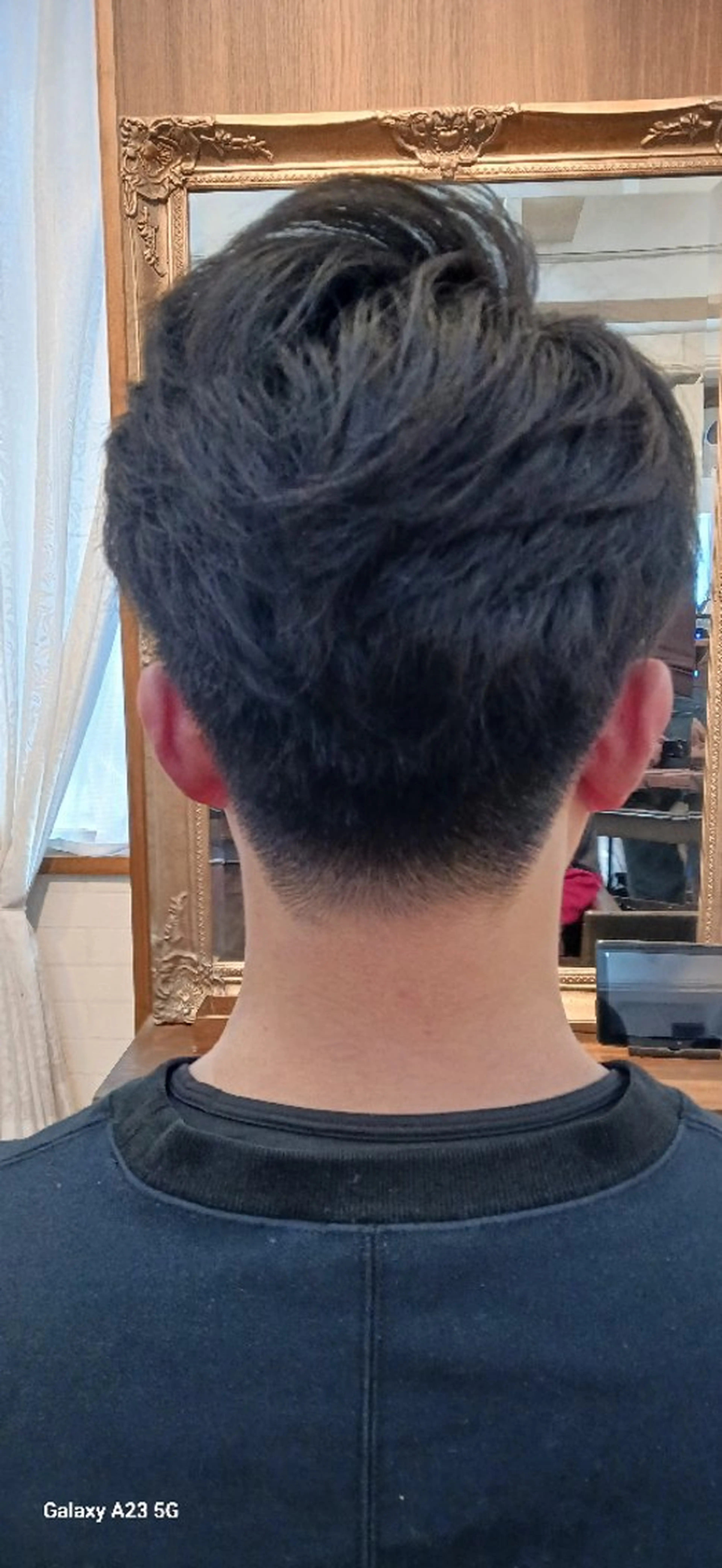 シャンプーカット+眉カットの写真