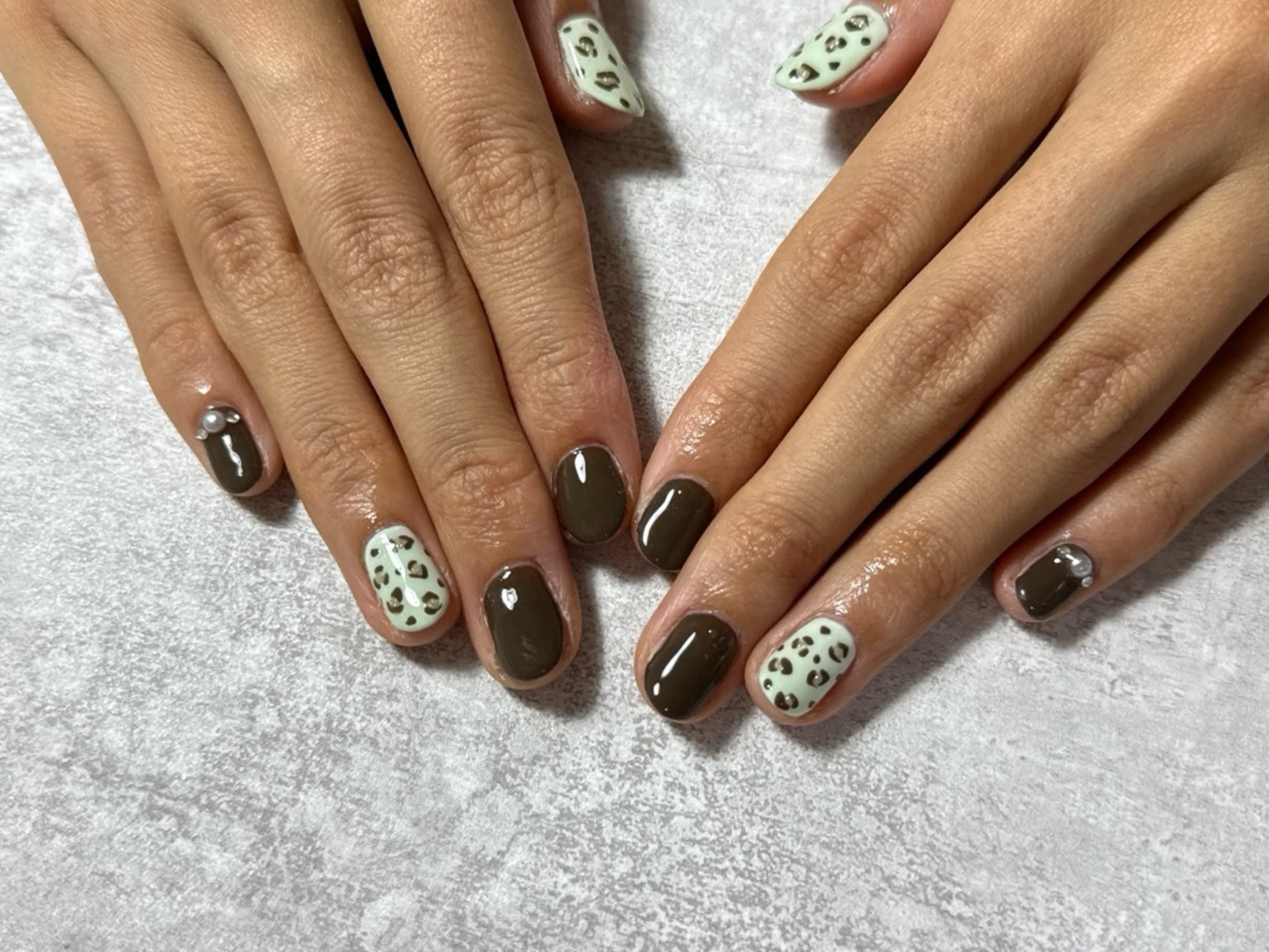 ネイル アニマル柄 オーロラネイル フットネイル フレンチネイル ジェルネイル Mogu nail 二子玉川のネイルデザイン