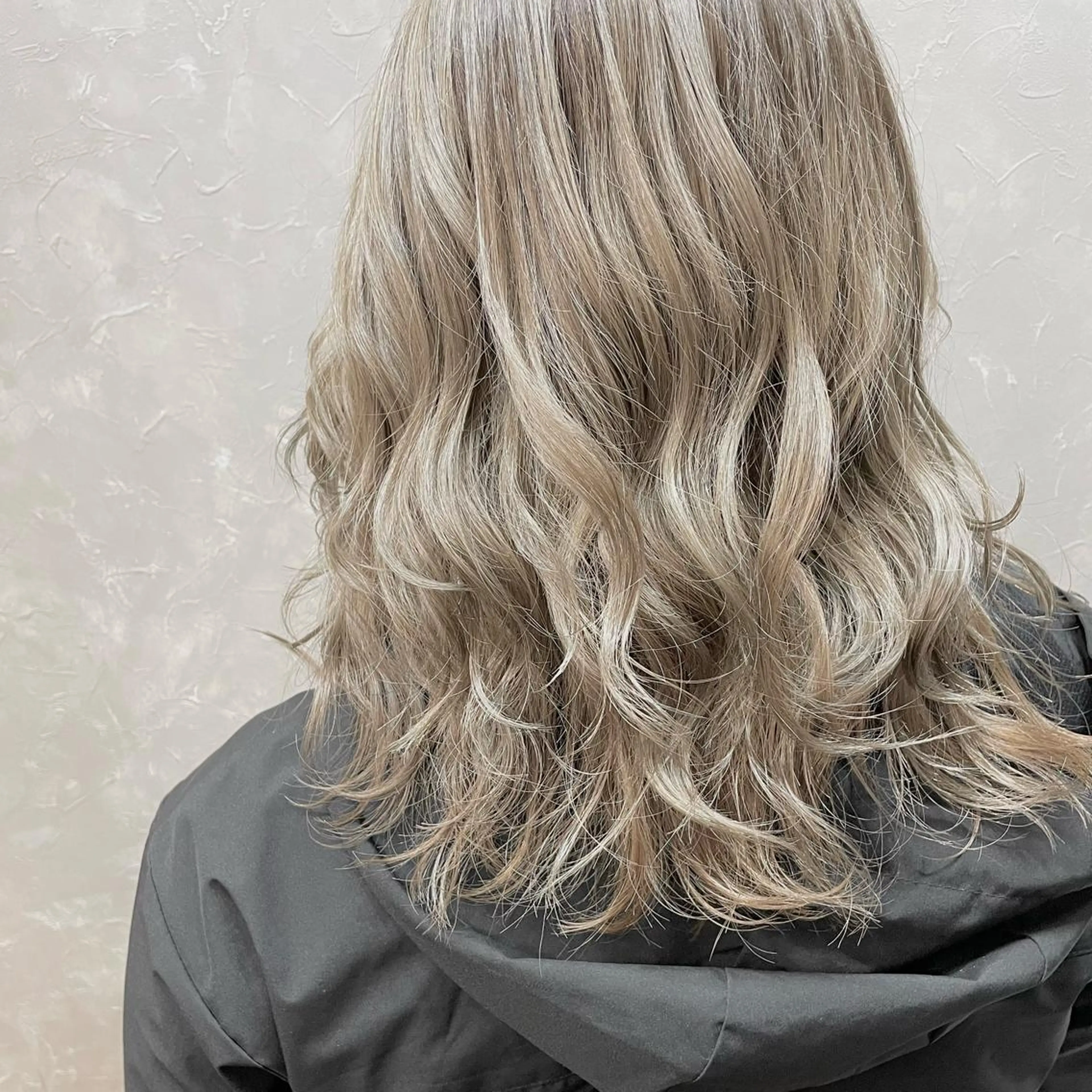 ロング カラー ベージュカラー ブリーチ ケアブリーチ 有田裕真 【ブリーチカラー】のヘアスタイル